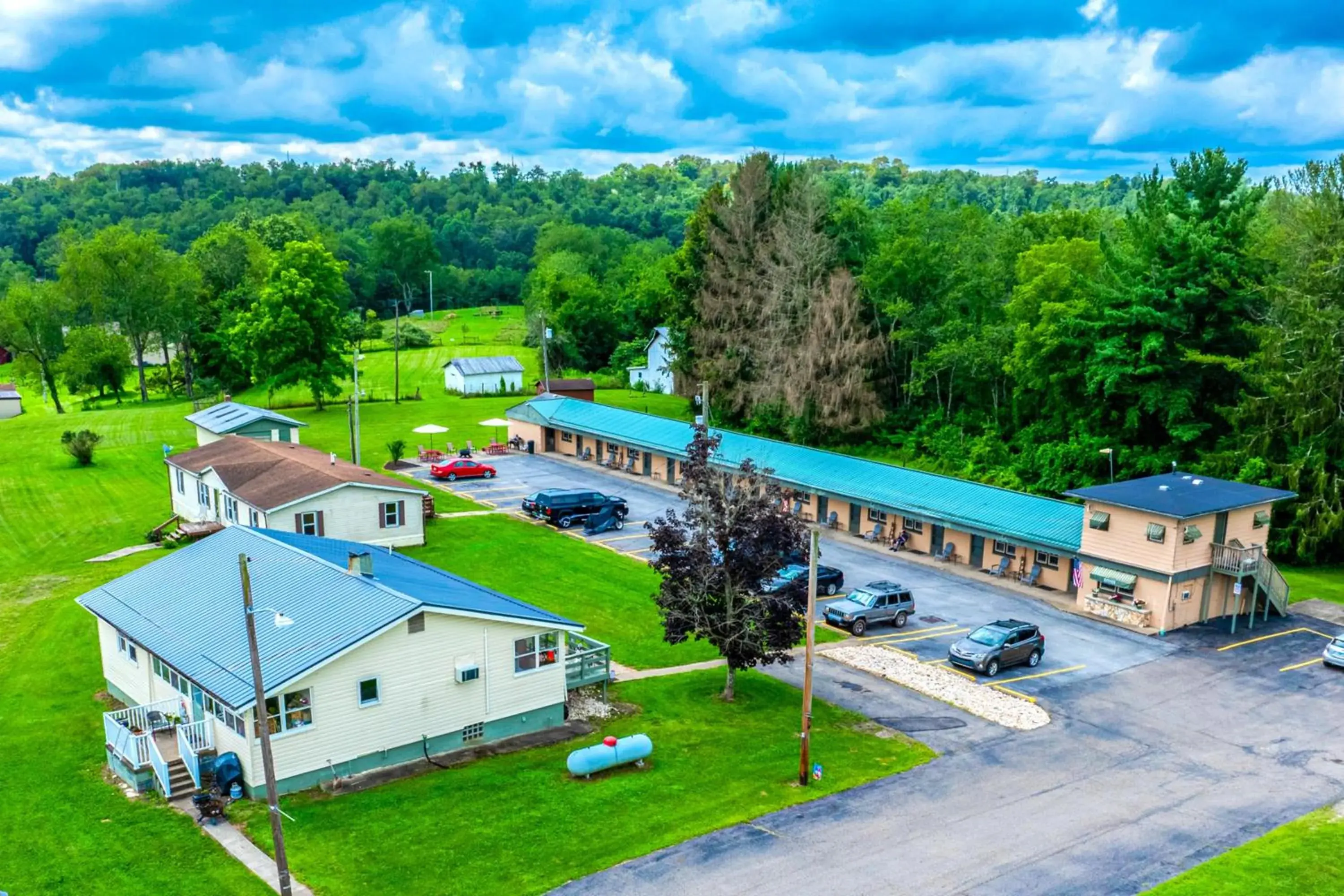 Property building in Cadiz Motel by OYO on route 250 Property building in Cadiz Motel by OYO on route 250