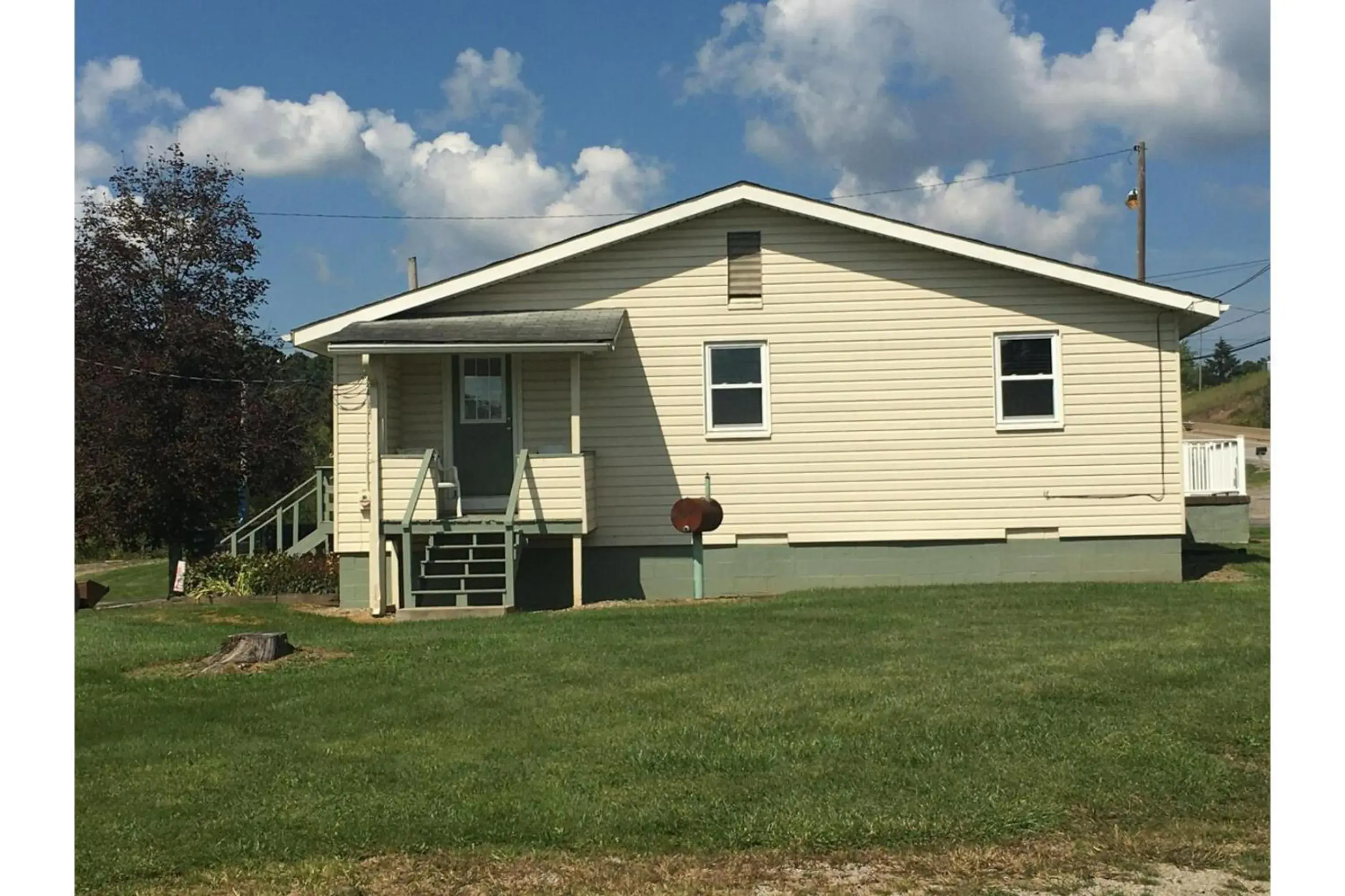 Property building in Cadiz Motel by OYO on route 250 Property building in Cadiz Motel by OYO on route 250