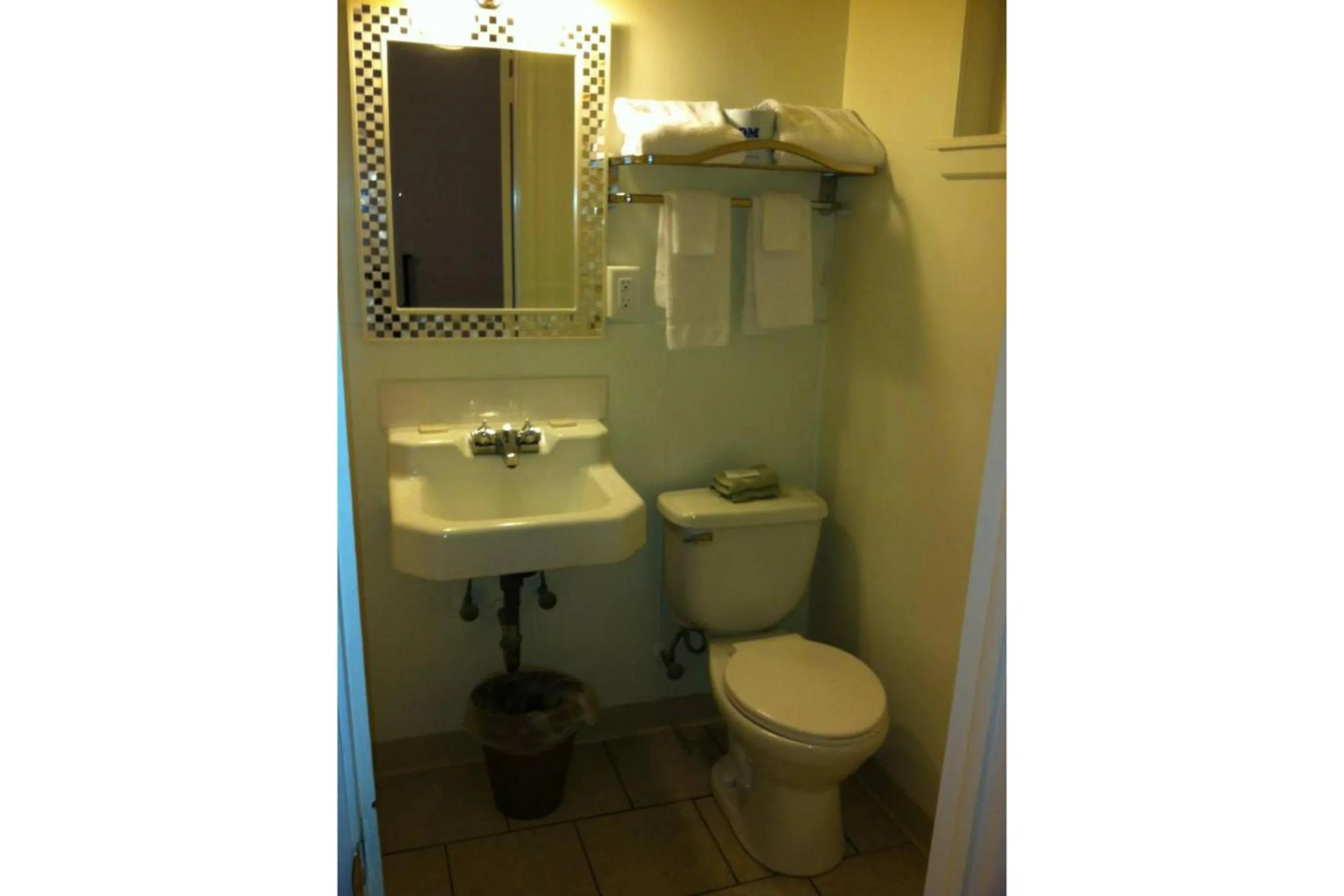 Bathroom in Cadiz Motel by OYO on route 250