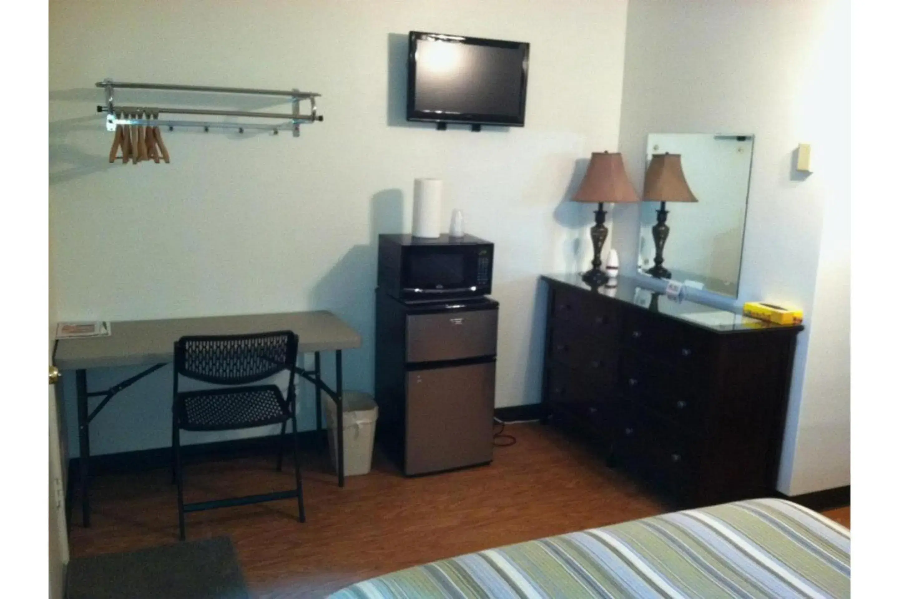 Bedroom, Bed in Cadiz Motel by OYO on route 250 Bedroom, Bed in Cadiz Motel by OYO on route 250