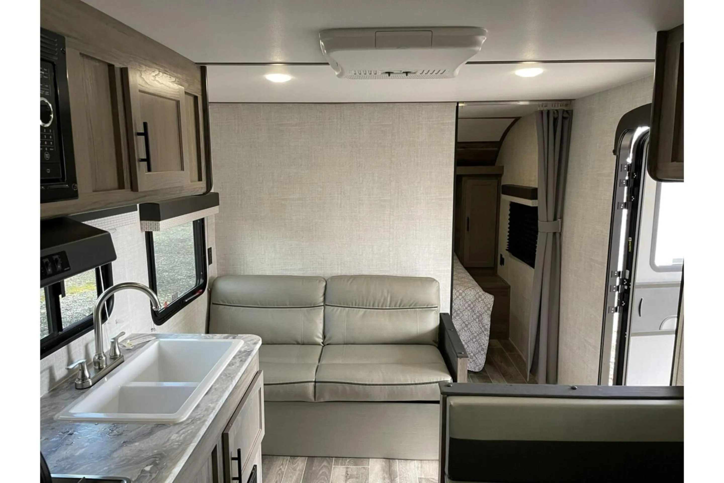 Seating area in Cadiz Motel by OYO on route 250