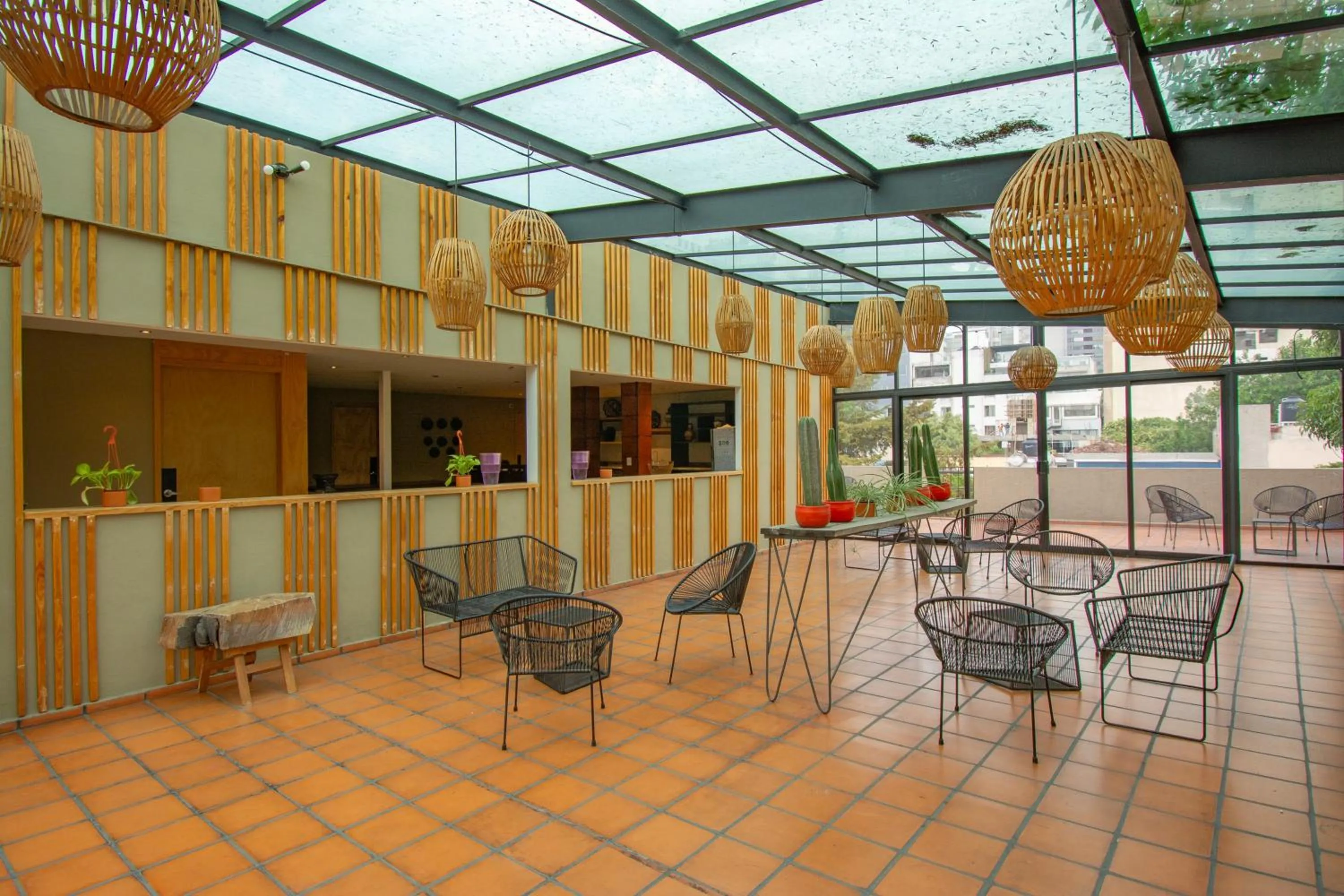 Restaurant/places to eat in Capital O Hotel Terraza 158