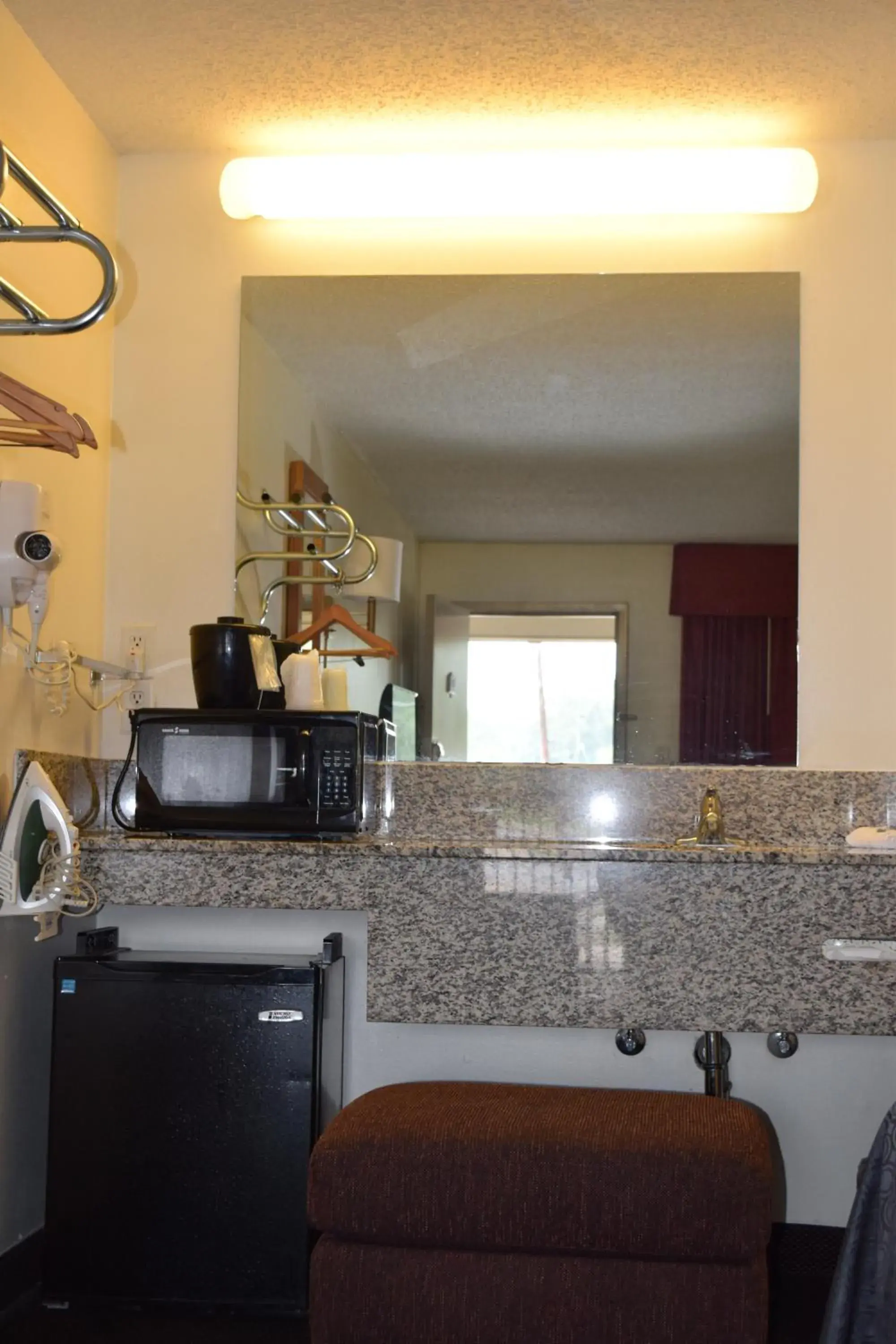 Bedroom in Value Inn - Livonia Bedroom in Value Inn - Livonia