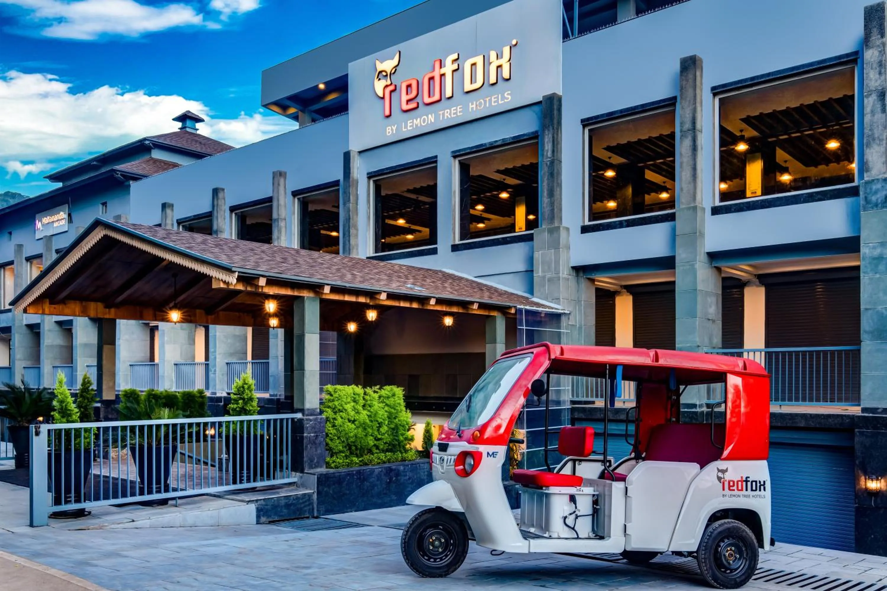 Facade/entrance in Red Fox by Lemon Tree Hotels, Neelkanth