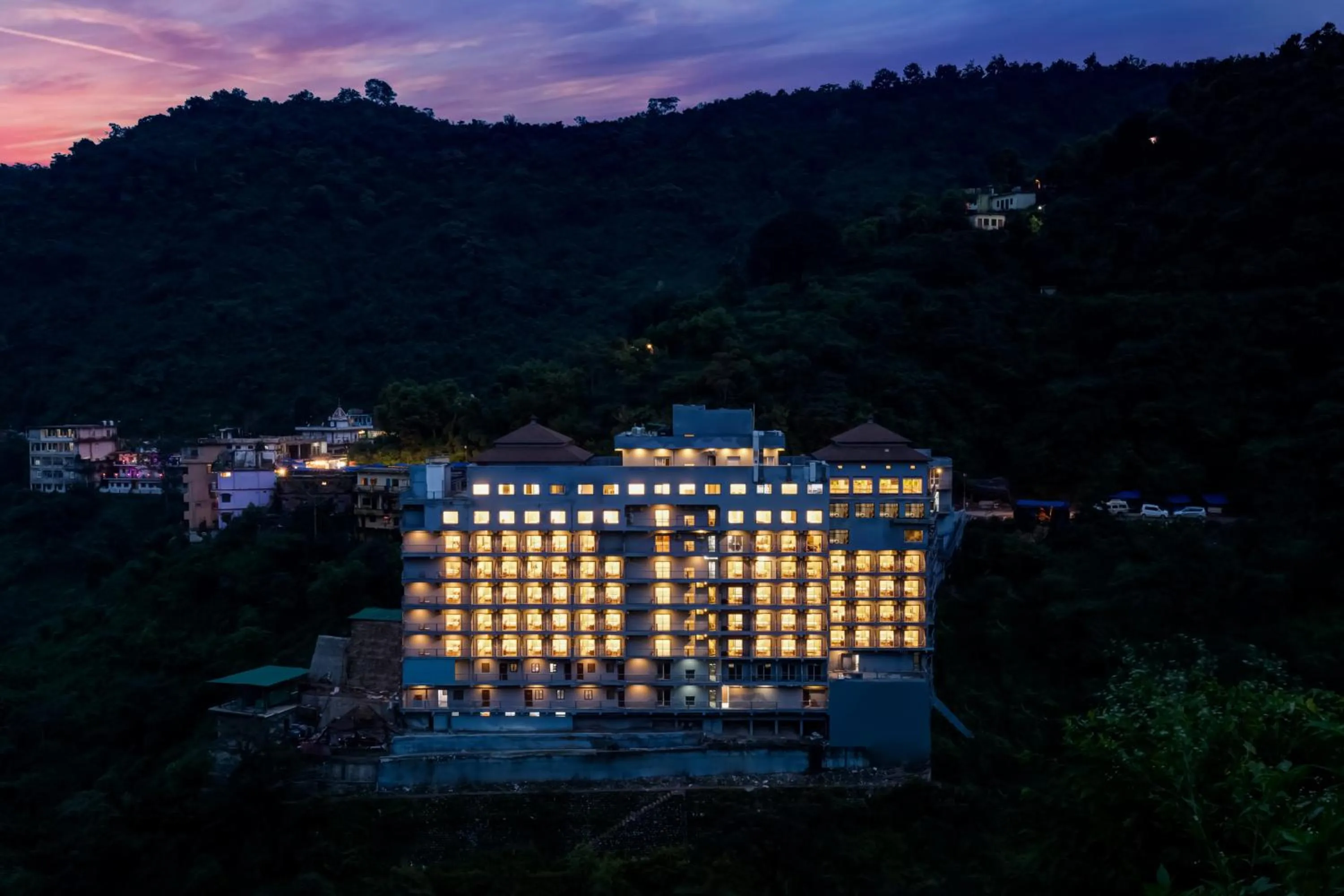 Facade/entrance in Red Fox by Lemon Tree Hotels, Neelkanth