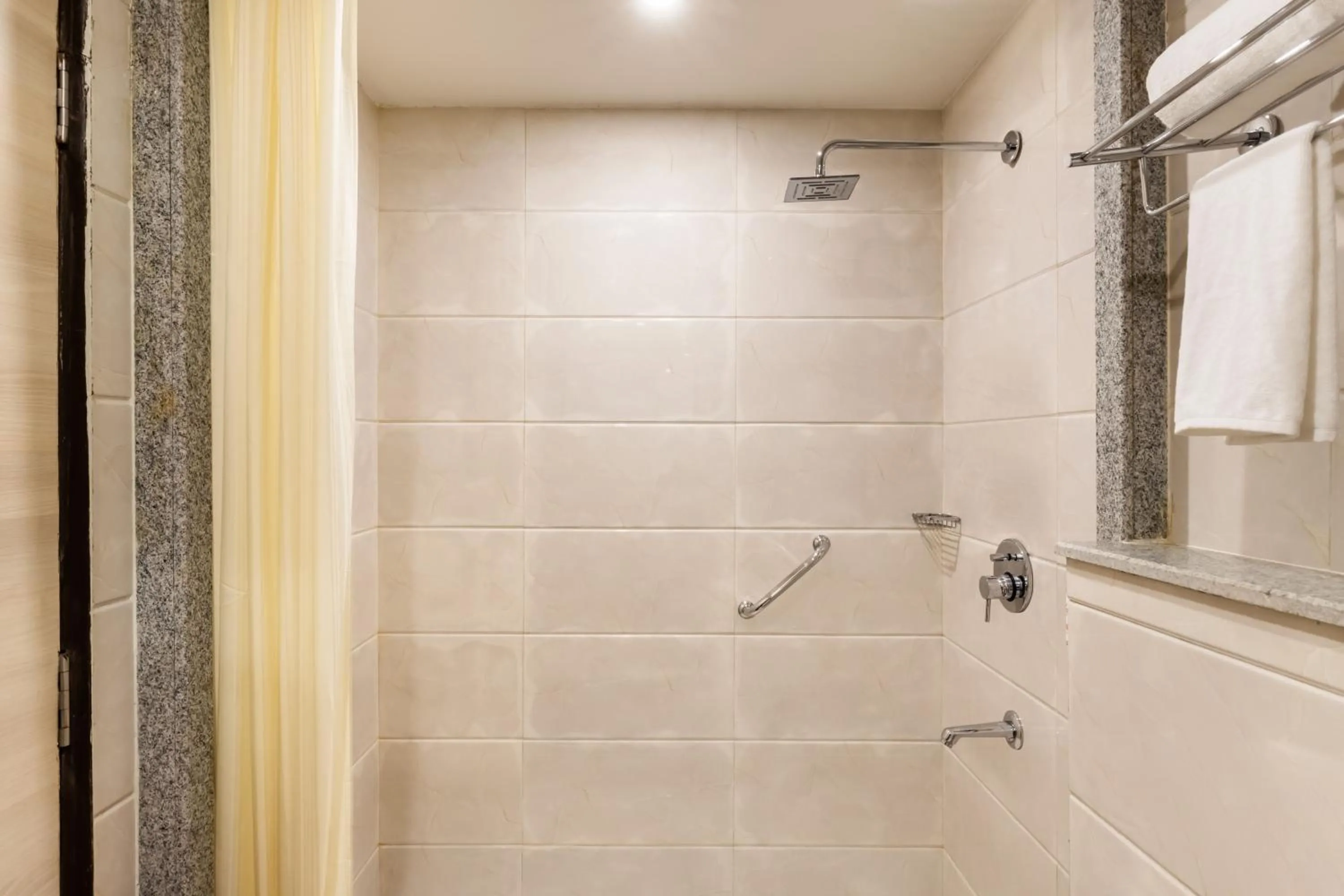 Bathroom in Red Fox by Lemon Tree Hotels, Neelkanth