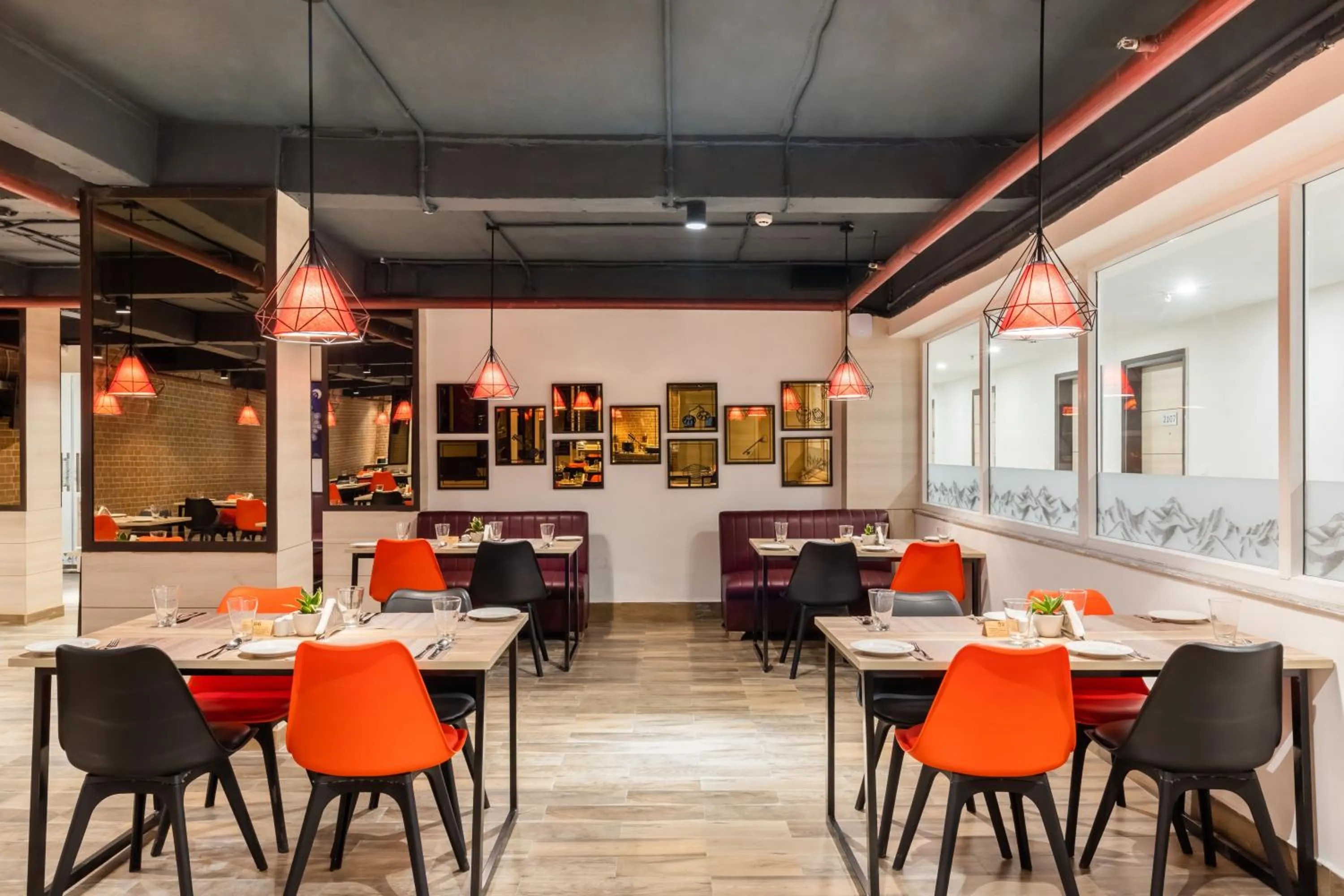 Restaurant/places to eat in Red Fox by Lemon Tree Hotels, Neelkanth