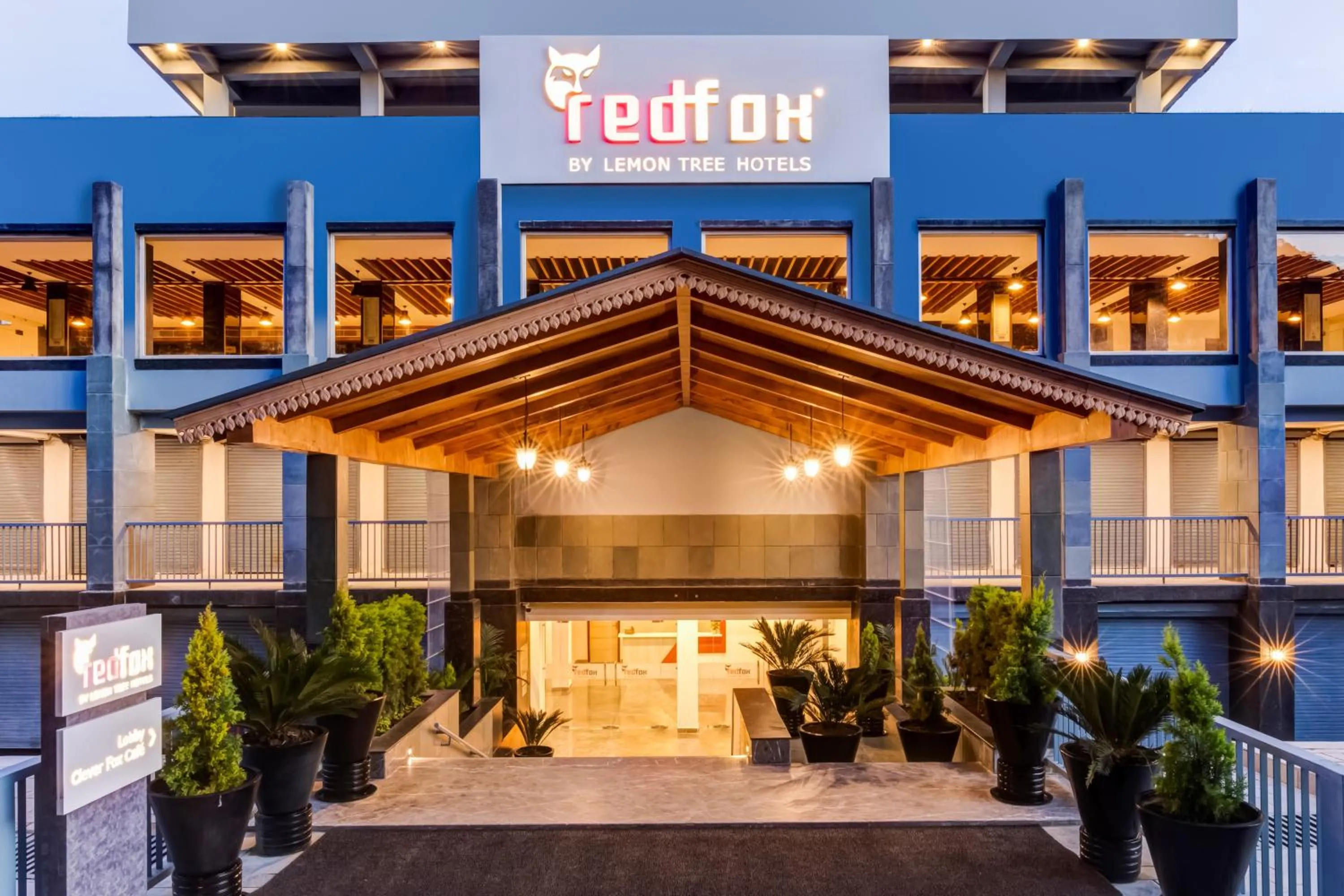 Facade/entrance in Red Fox by Lemon Tree Hotels, Neelkanth