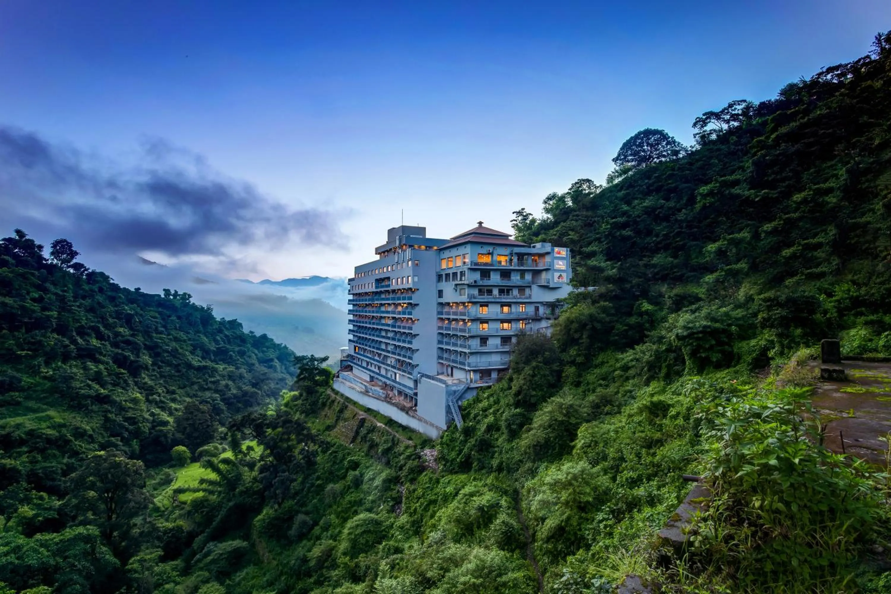 Facade/entrance in Red Fox by Lemon Tree Hotels, Neelkanth