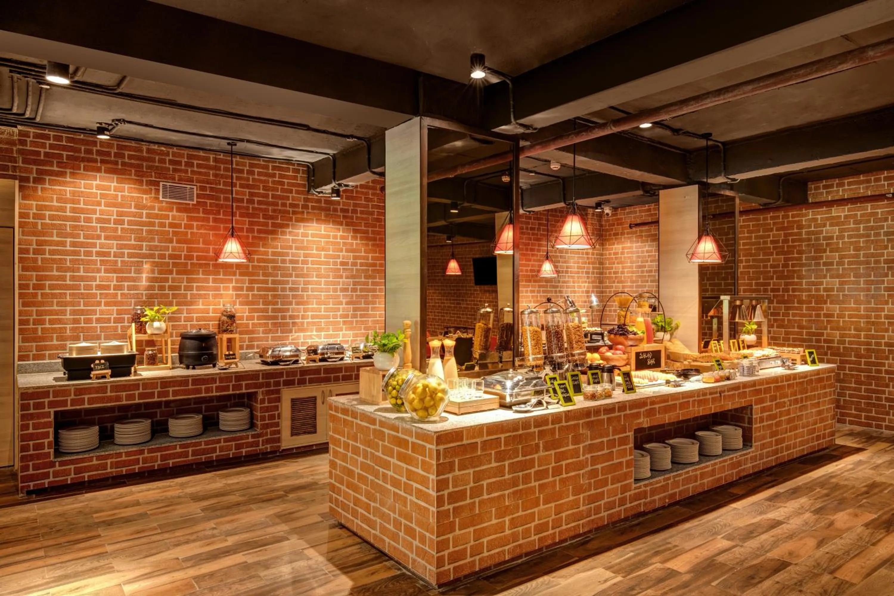 Restaurant/places to eat in Red Fox by Lemon Tree Hotels, Neelkanth