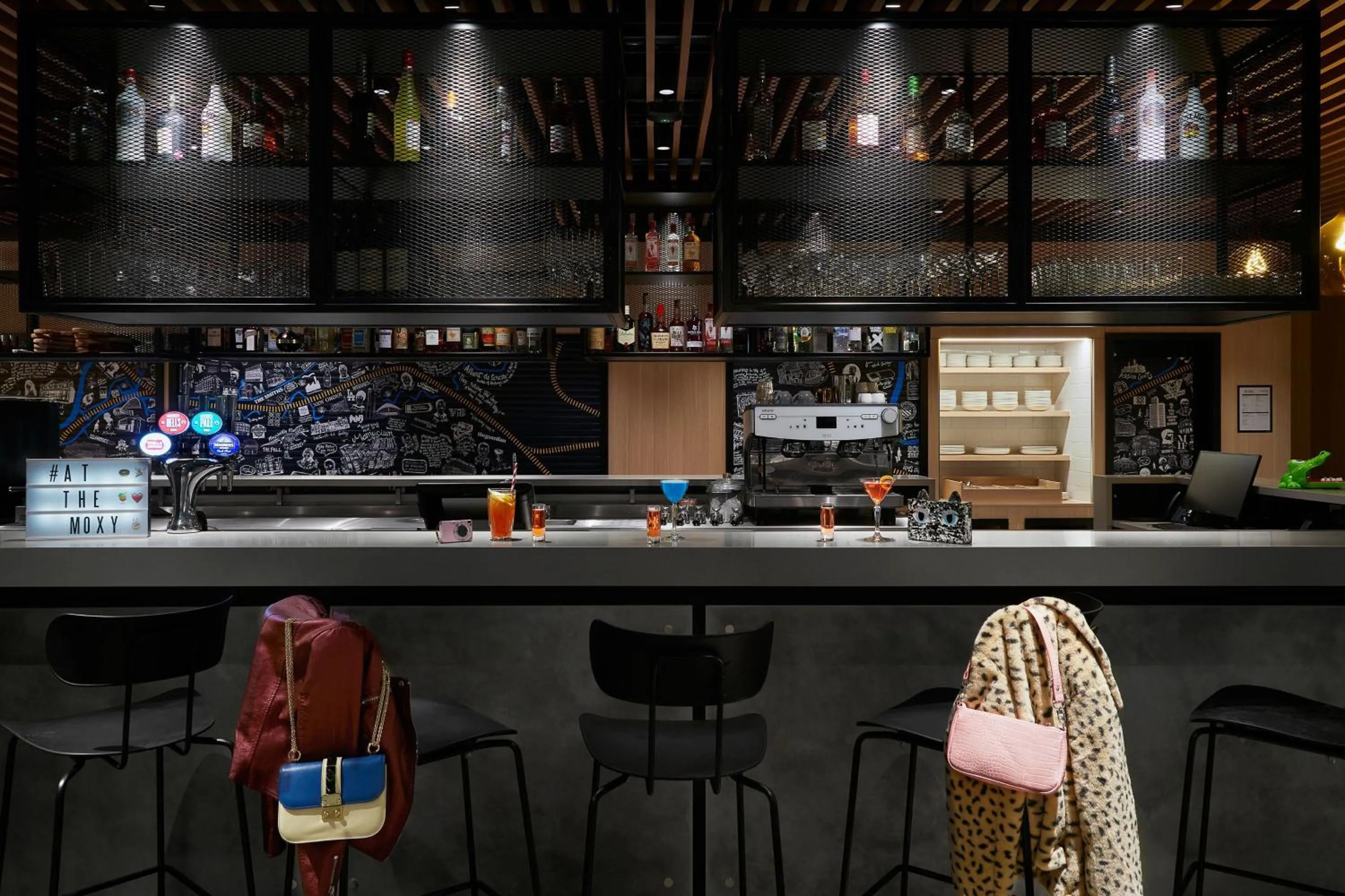 Lounge or bar in Moxy Manchester City