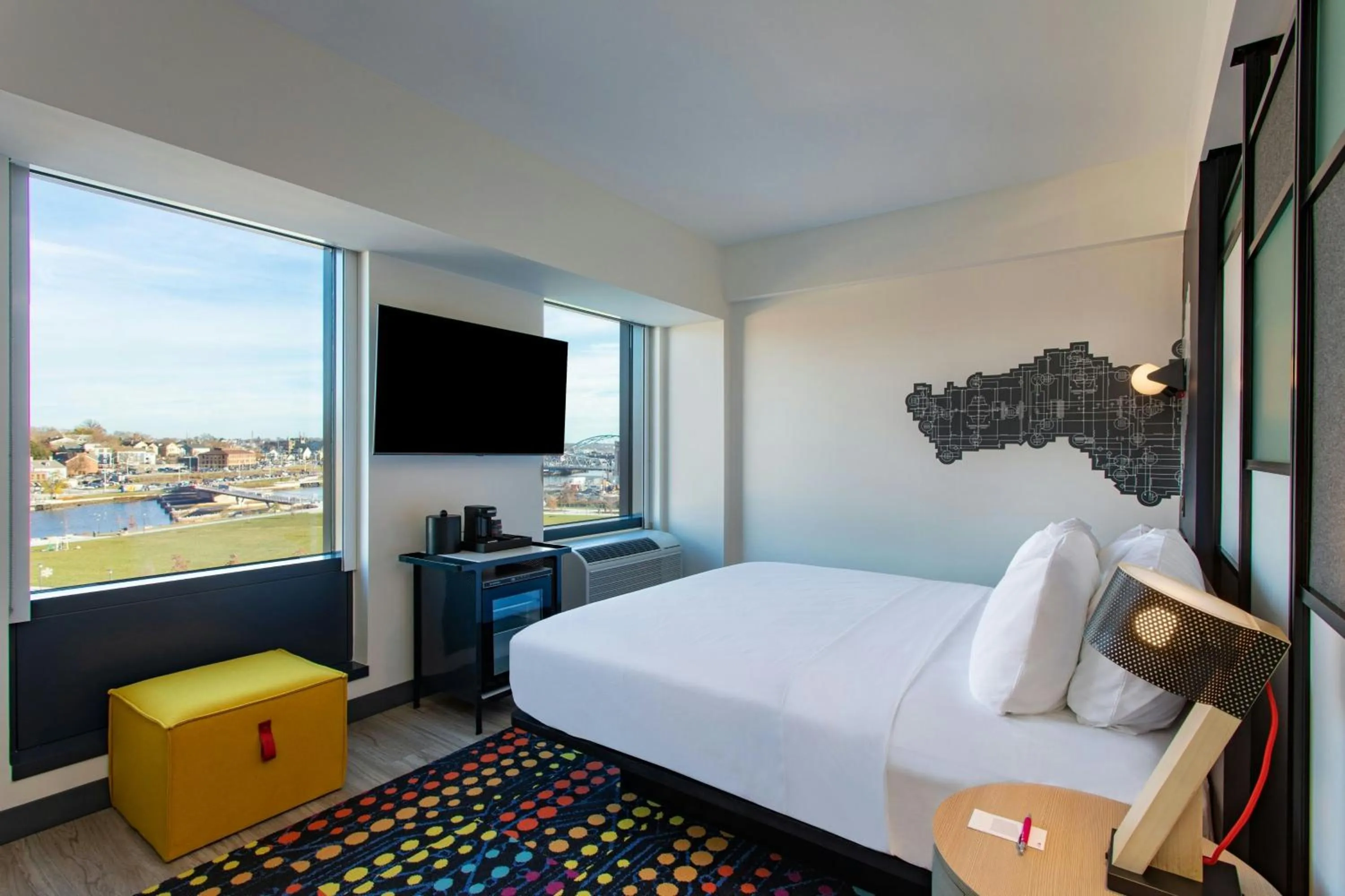 Photo of the whole room, Bed in Aloft Providence Downtown