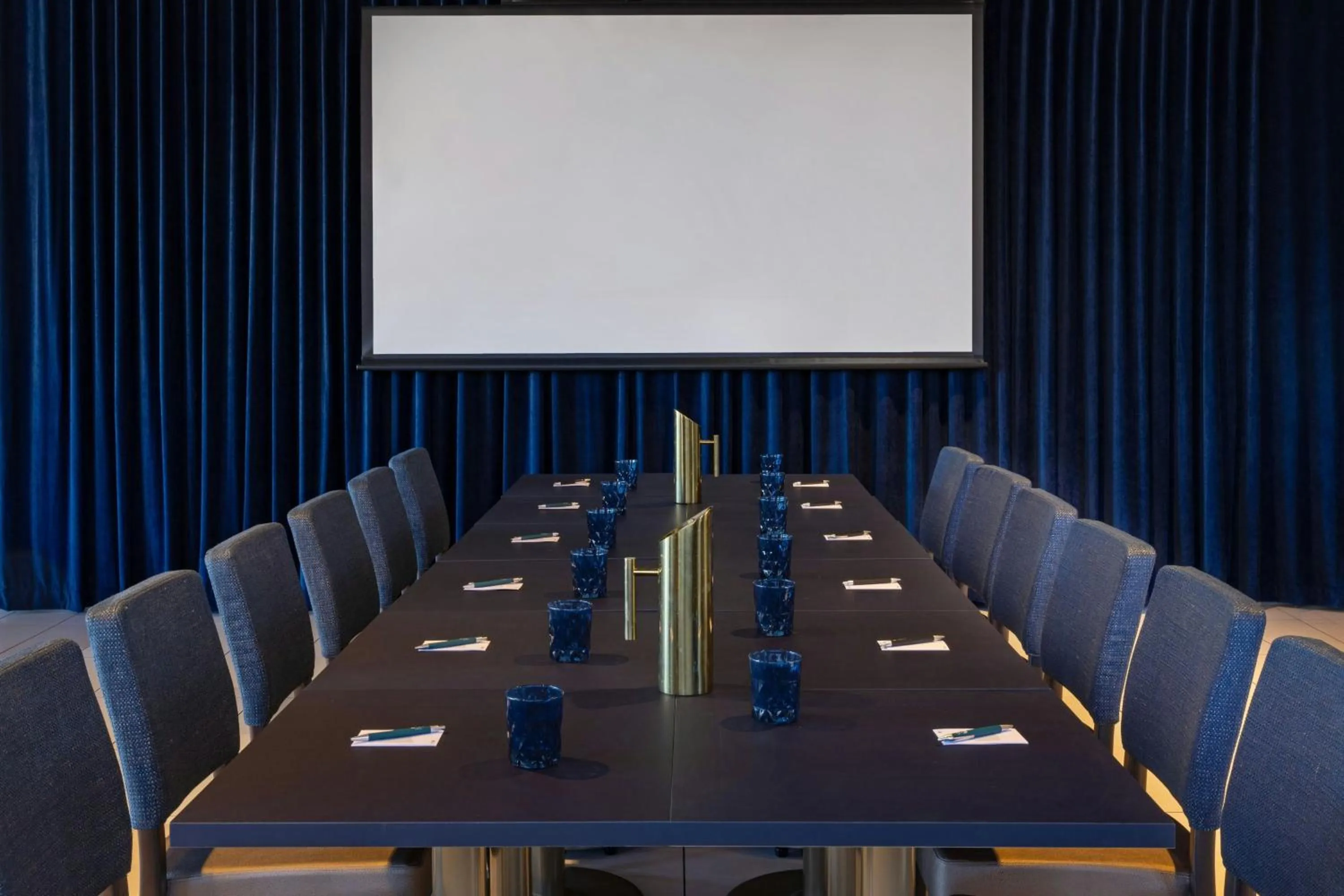 Lounge or bar in Aloft Providence Downtown