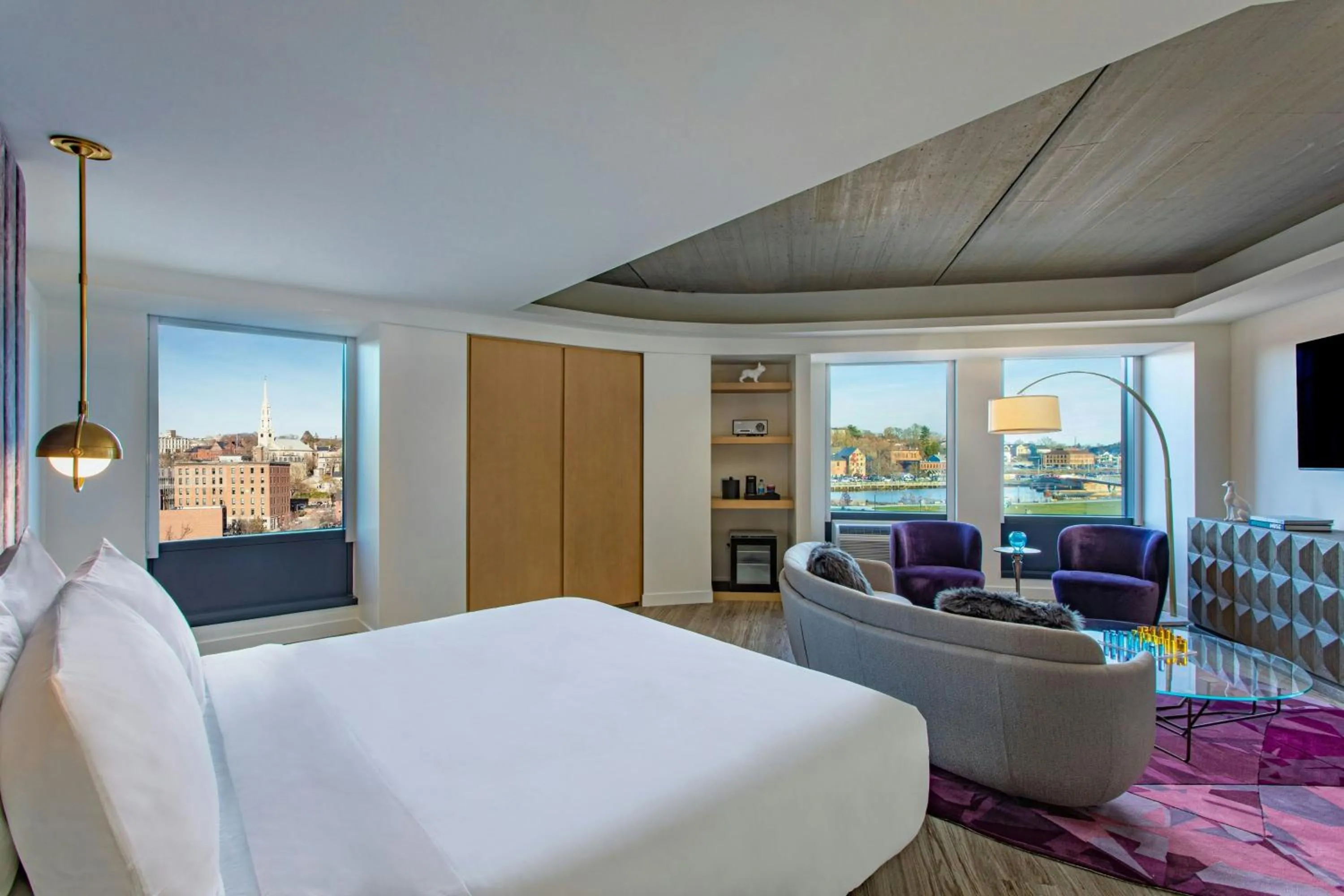 Photo of the whole room, Bed in Aloft Providence Downtown