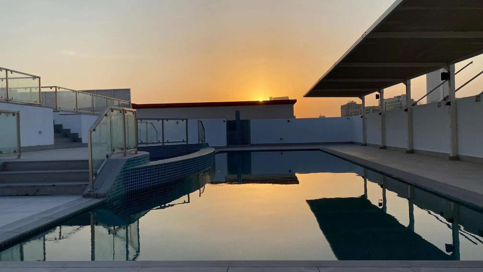 Swimming pool in SITARA HOTEL APARTMENT