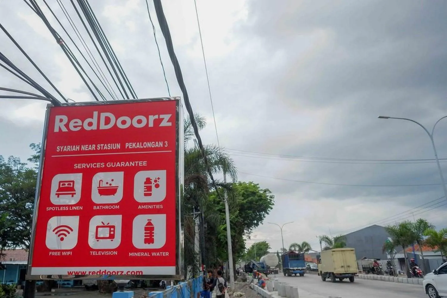 Property logo or sign in RedDoorz Syariah near Stasiun Pekalongan 3