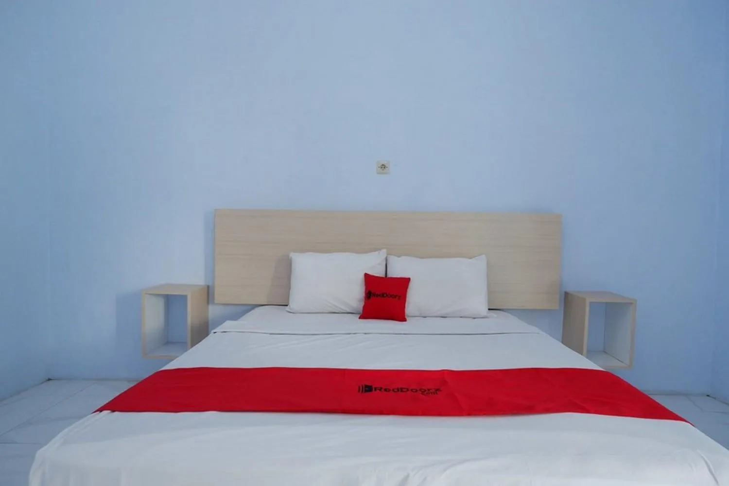 Bedroom, Bed in RedDoorz Syariah near Stasiun Pekalongan 3