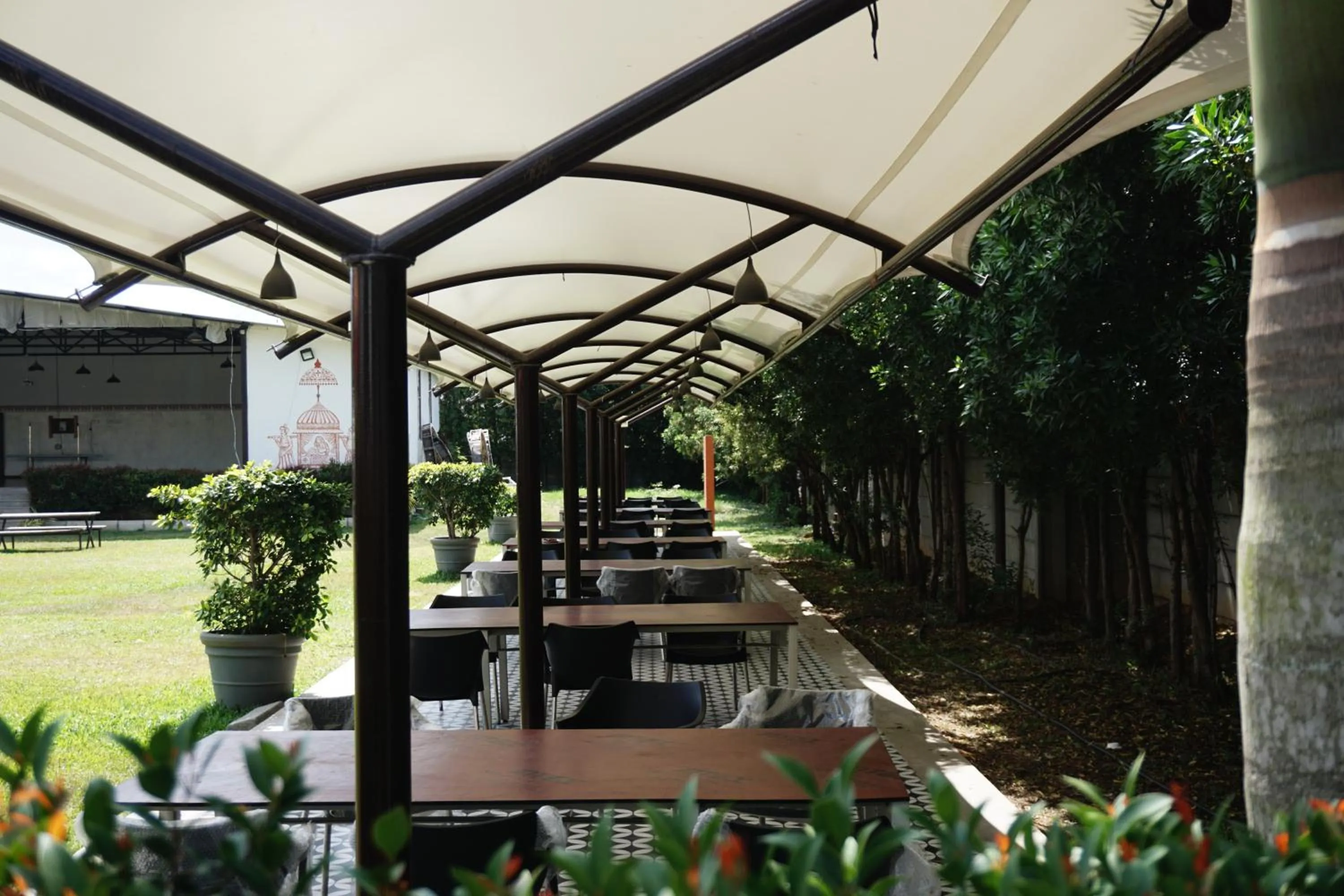 Restaurant/places to eat in Vistar Resort & Hotels