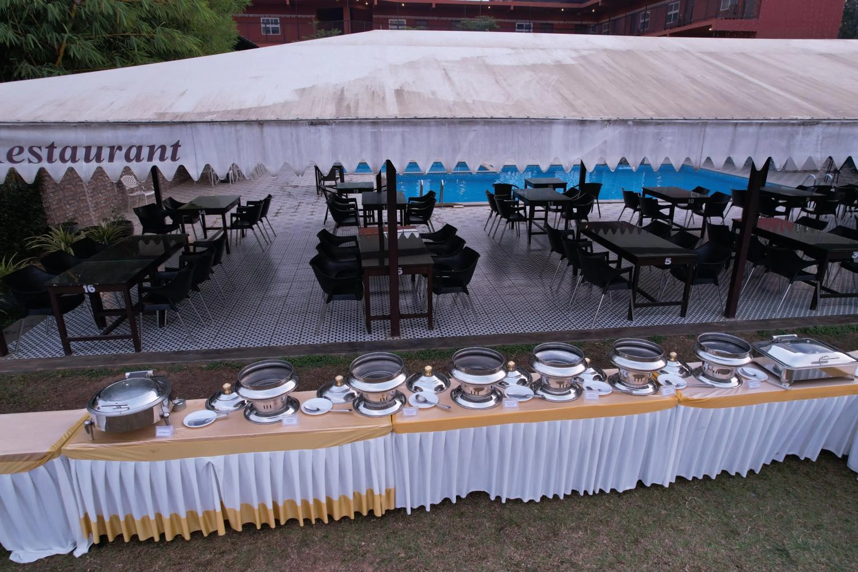 Restaurant/places to eat in Vistar Resort & Hotels