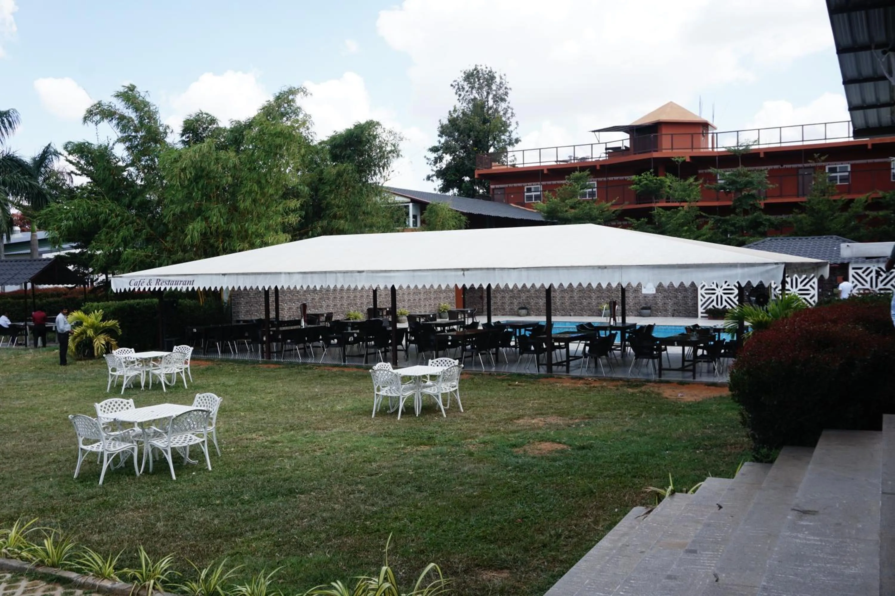 Restaurant/places to eat in Vistar Resort & Hotels