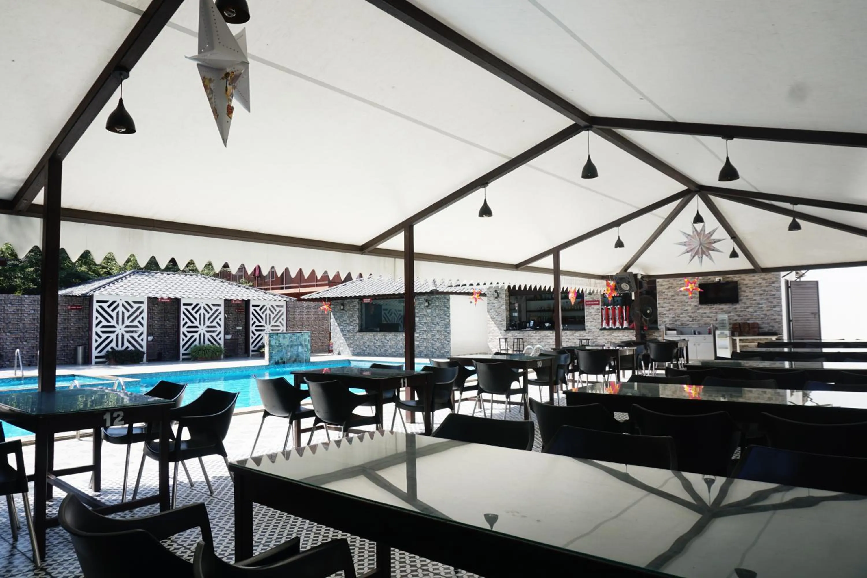 Restaurant/places to eat in Vistar Resort & Hotels