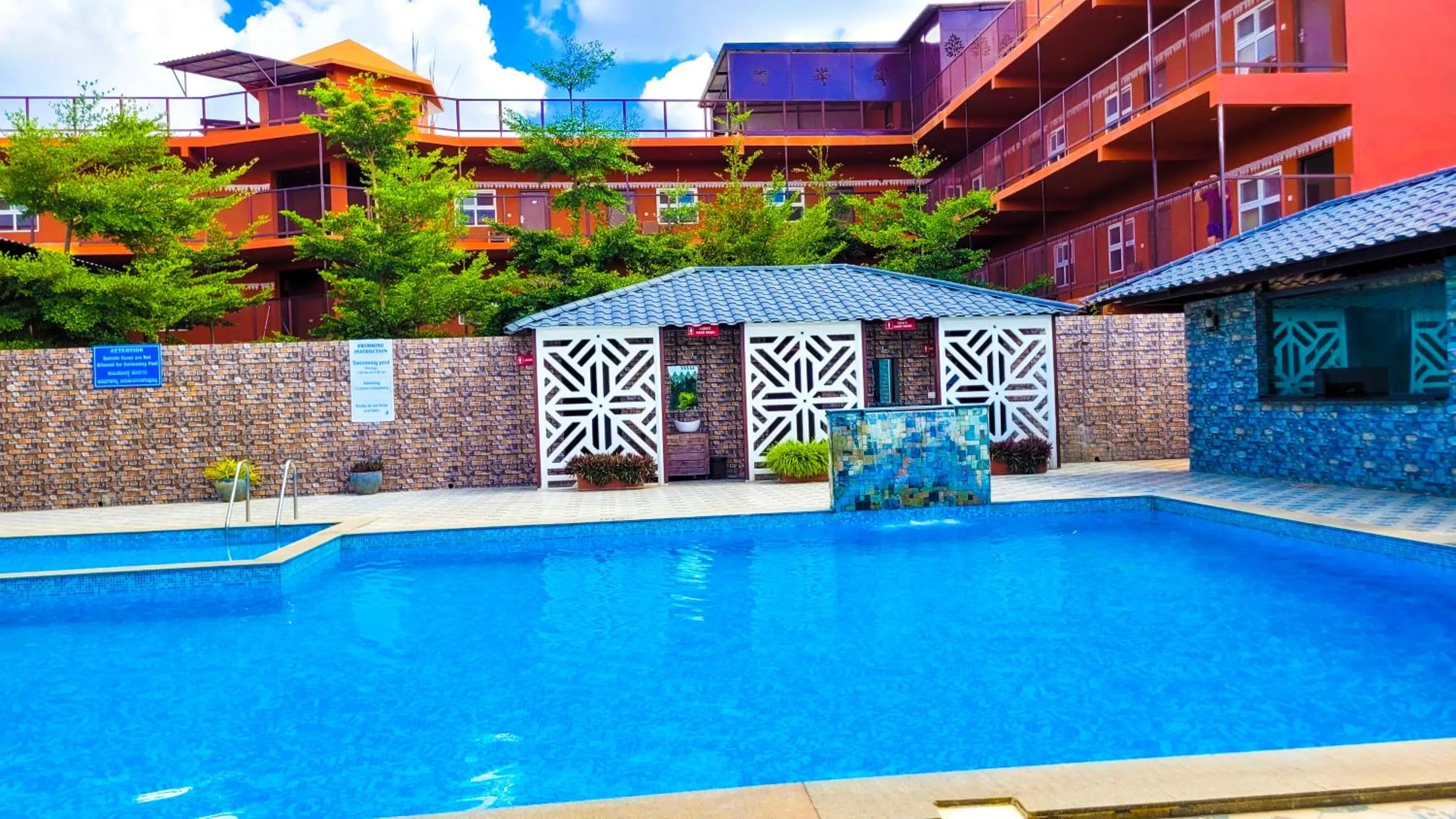 Swimming pool in Vistar Resort & Hotels