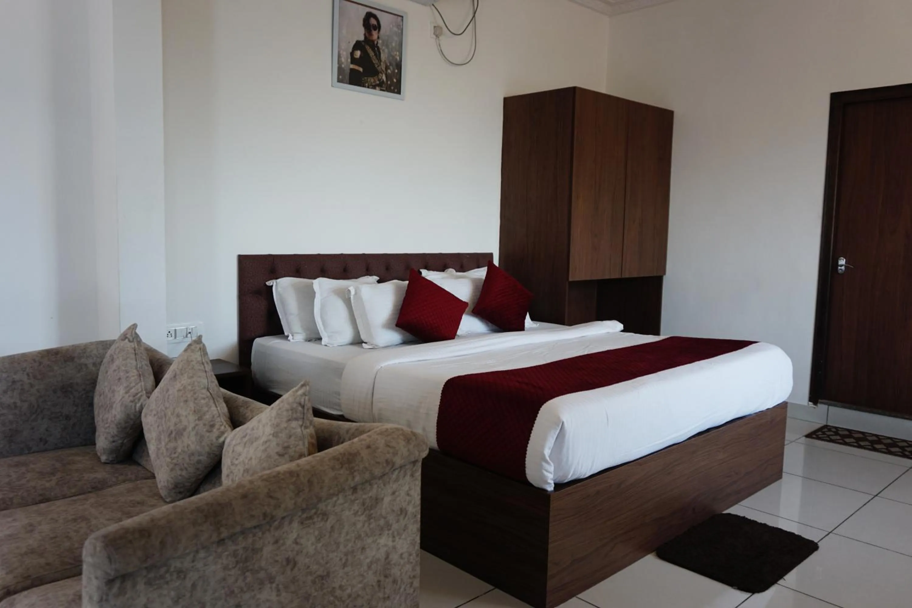 Bedroom, Bed in Vistar Resort & Hotels