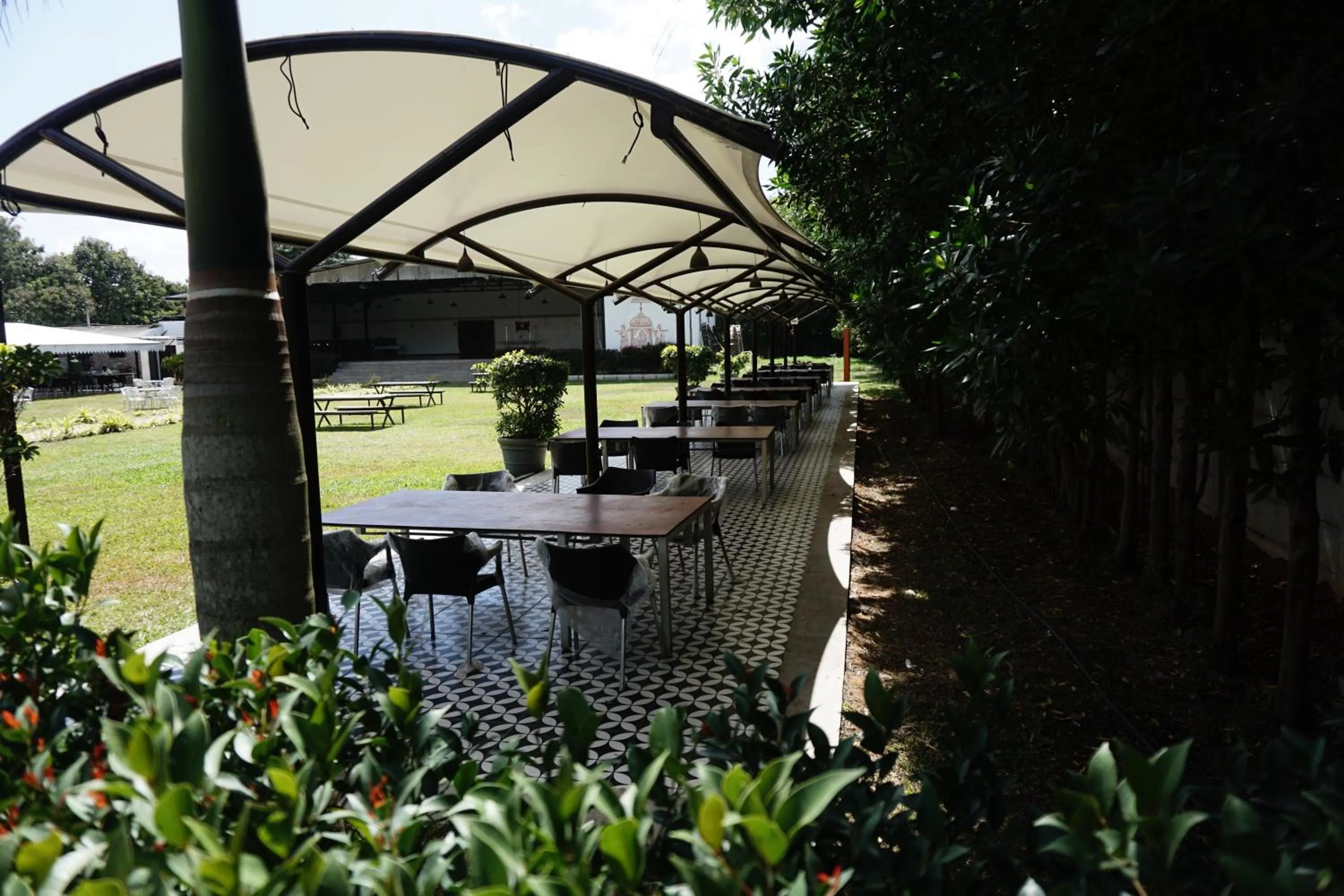 Restaurant/places to eat in Vistar Resort & Hotels