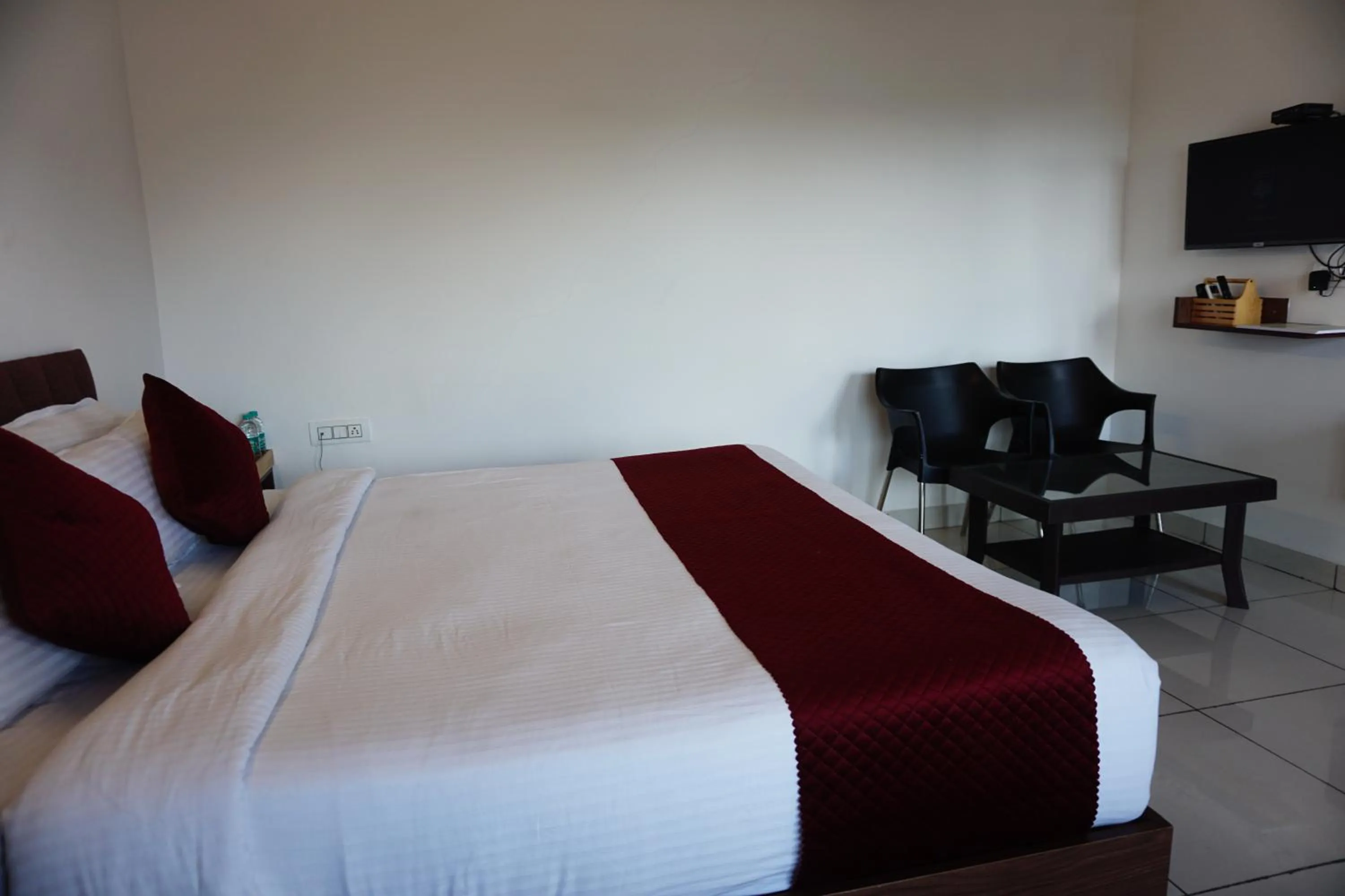 TV and multimedia, Bed in Vistar Resort & Hotels