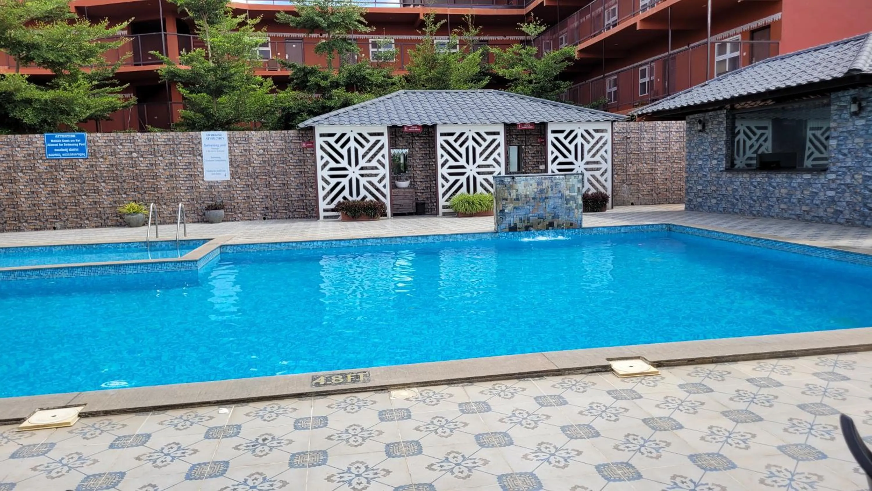 Swimming pool in Vistar Resort & Hotels
