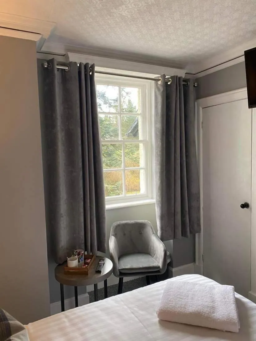 Seating area, Bed in Isle of Skye Guest House
