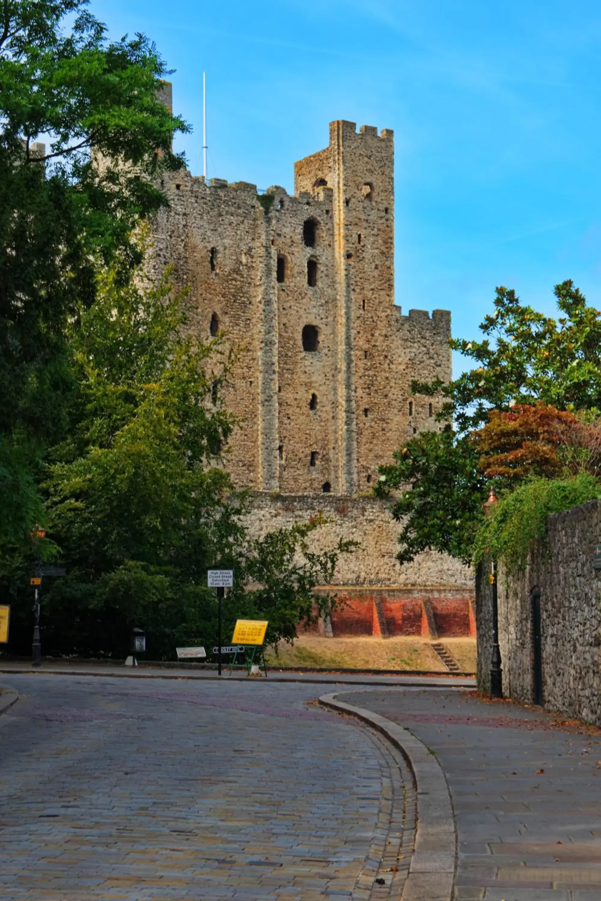 Landmark view in Trivelles Rochester Hotel Landmark view in Trivelles Rochester Hotel