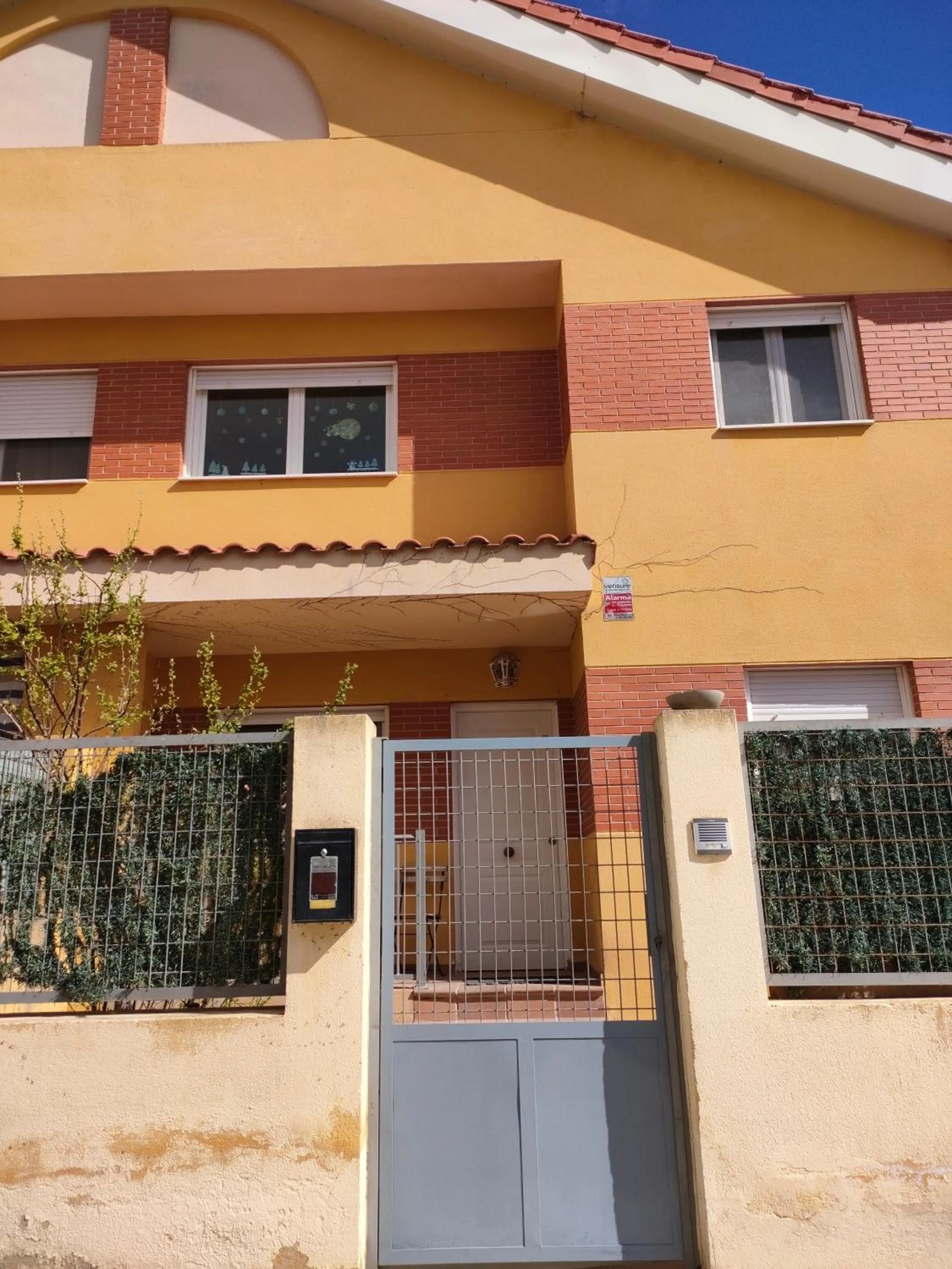 Day, Property Building in Hermosa Habitación amplia, fresca y tranquila.