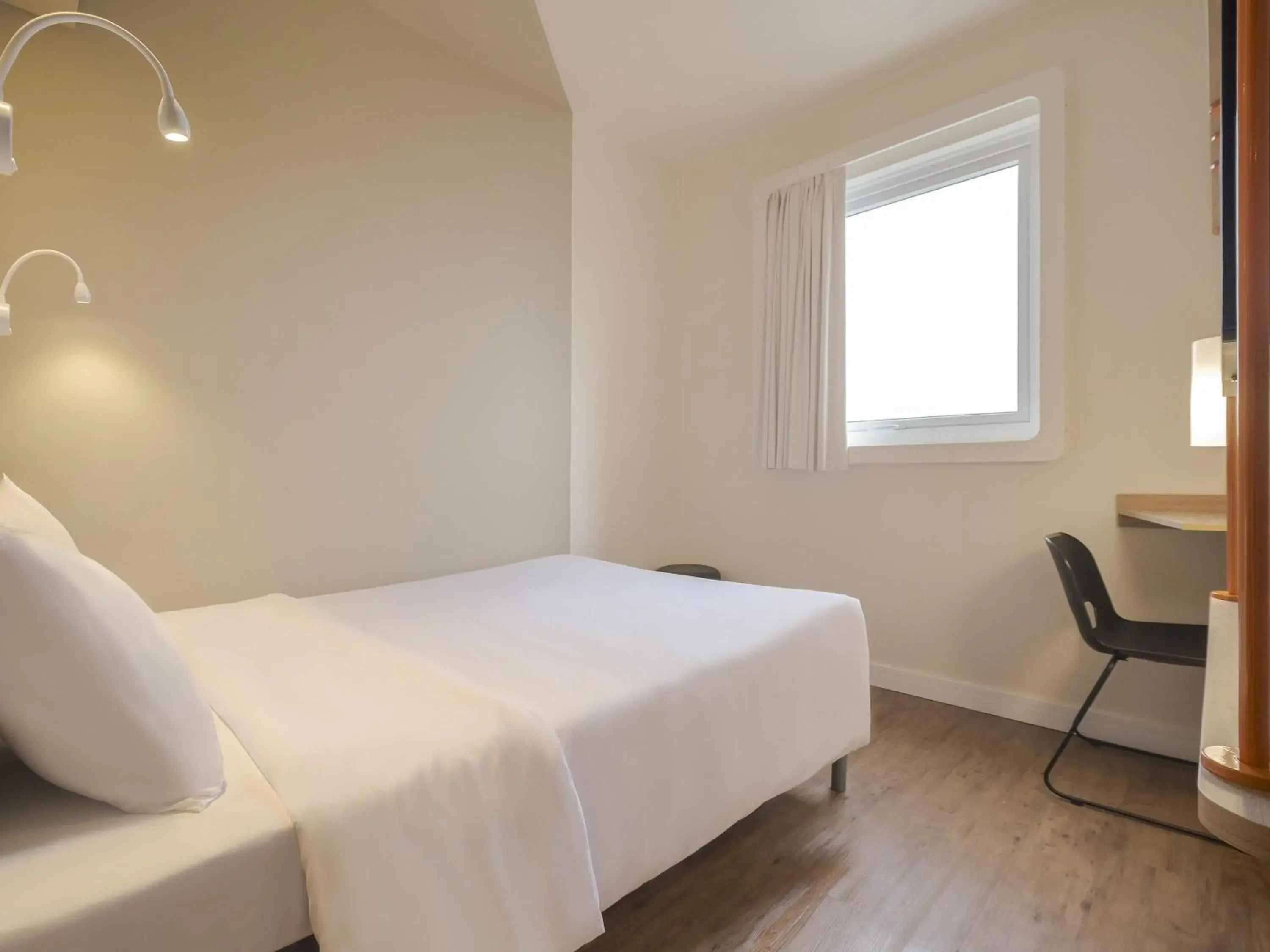 Bedroom, Bed in Ibis Budget Farroupilha Bedroom, Bed in Ibis Budget Farroupilha