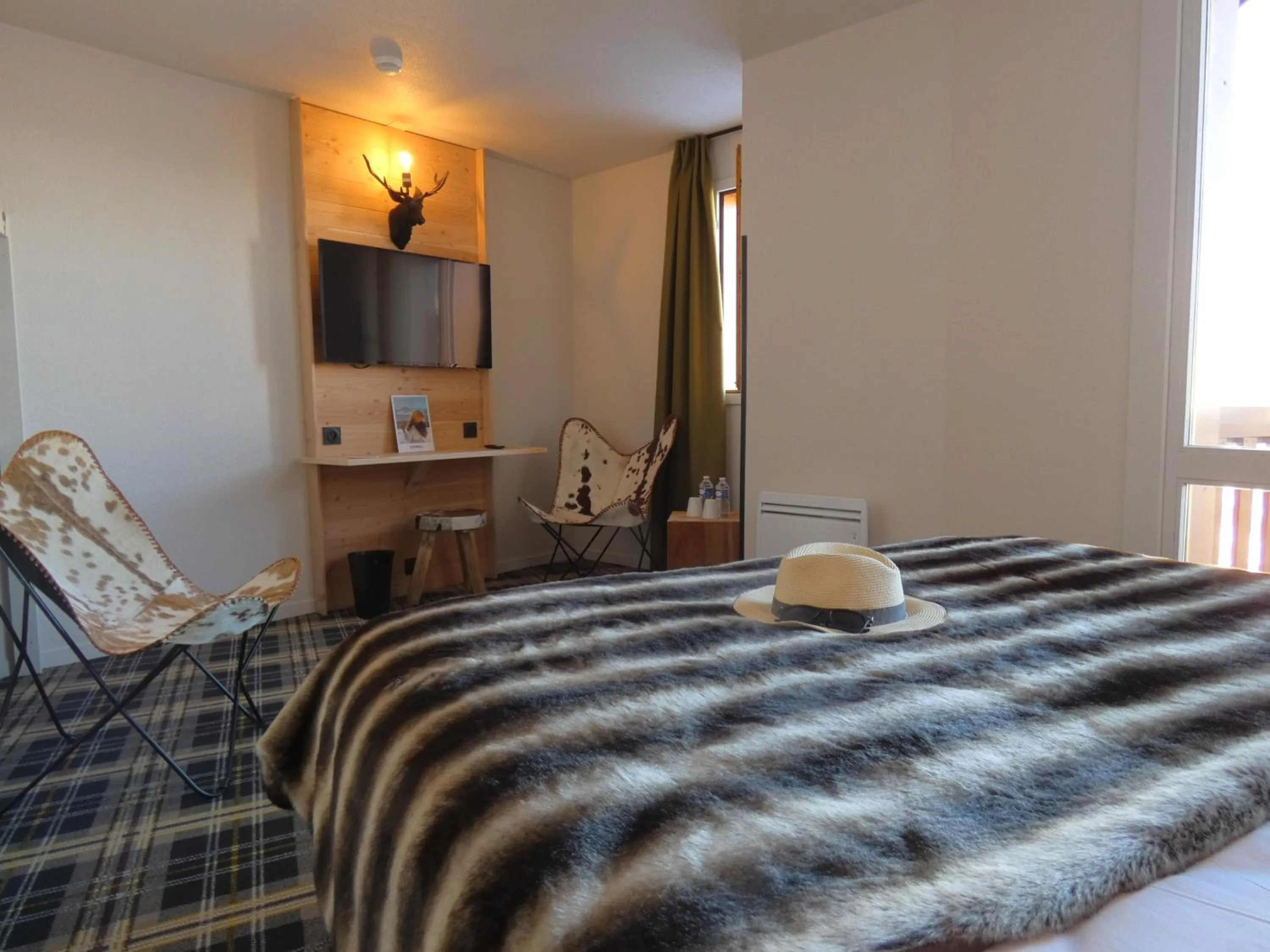 Bedroom, Bed in SOWELL Family La Lauzière