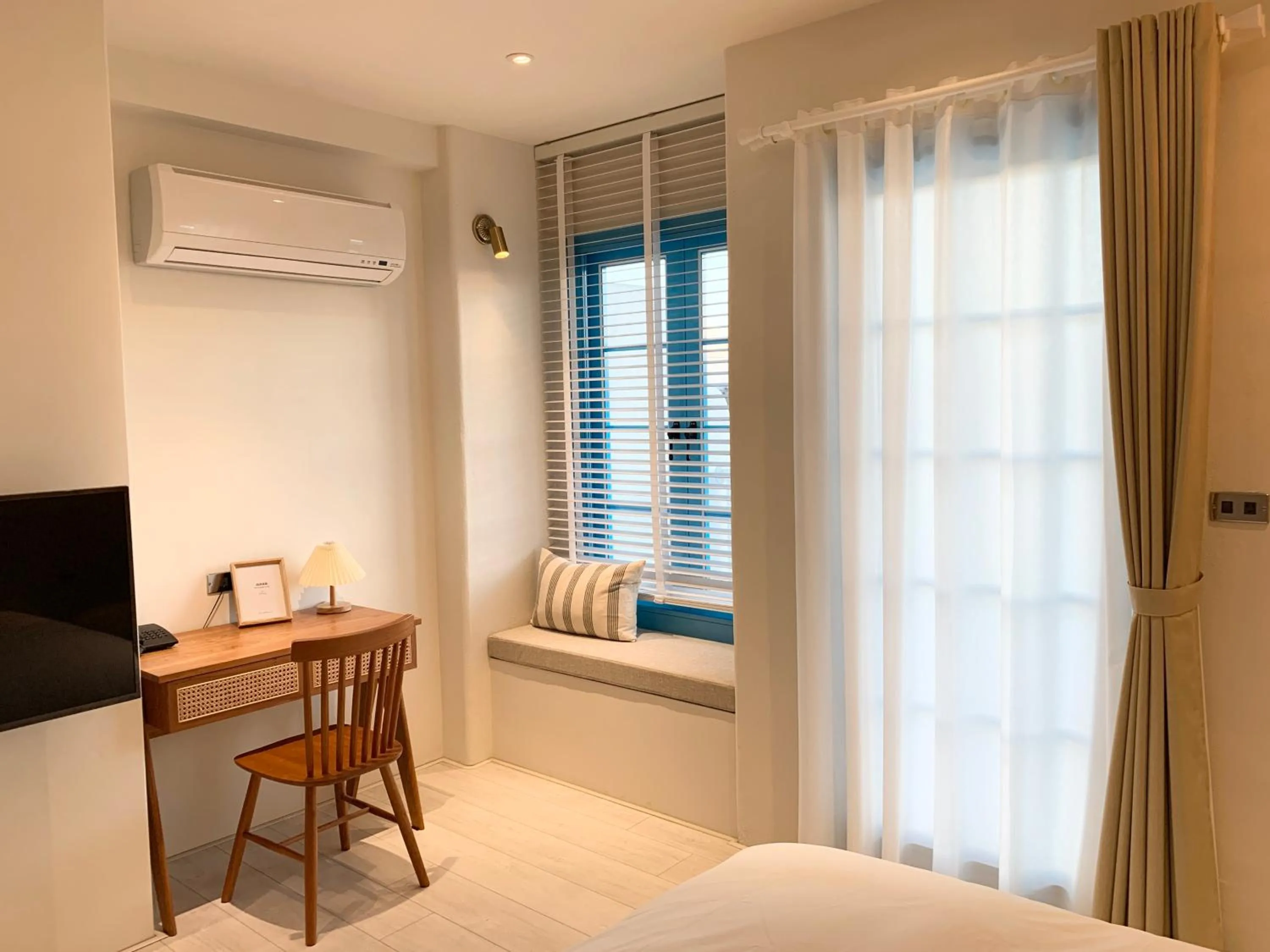 Bed in Little Greece