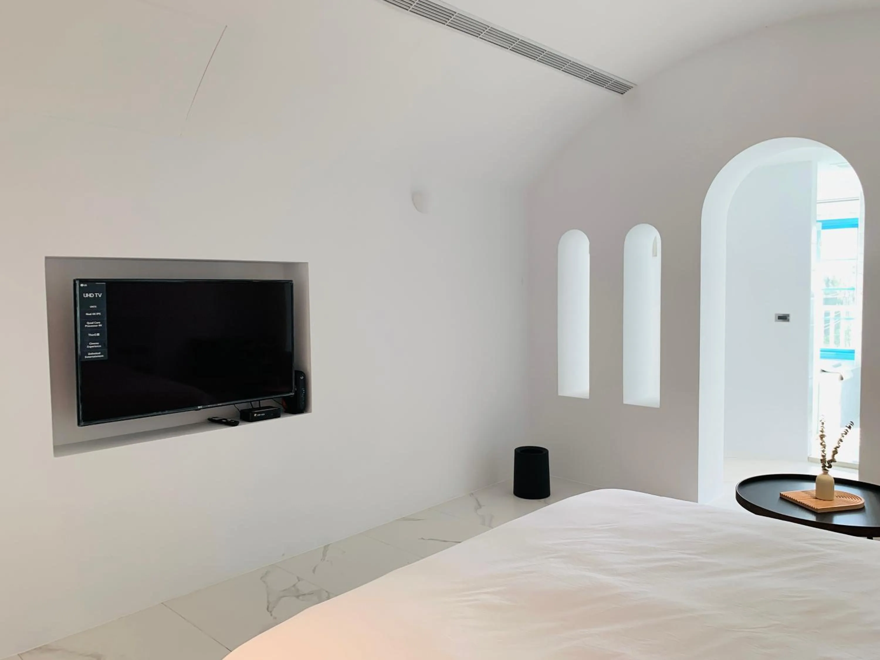 Bed in Little Greece