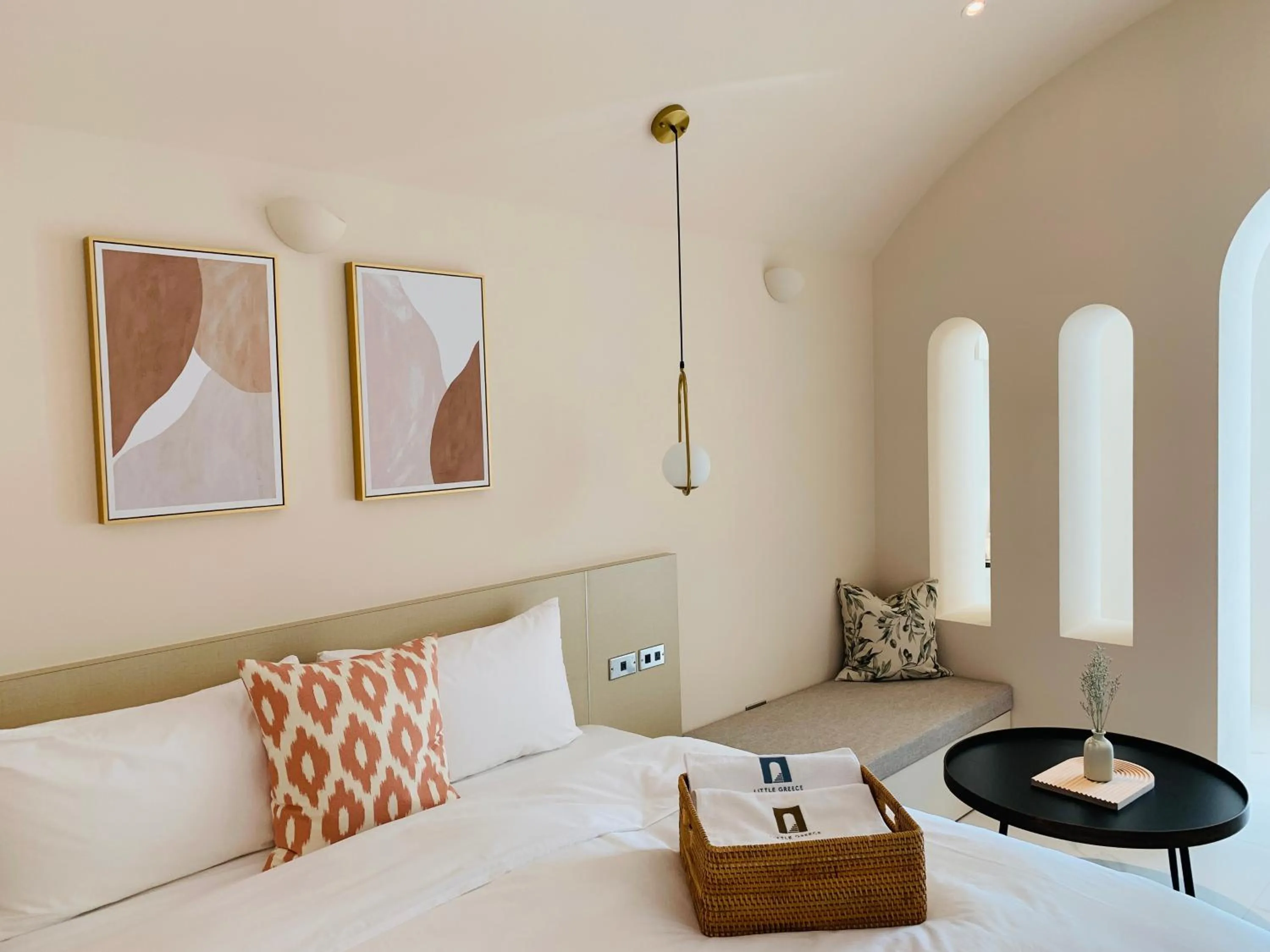 Photo of the whole room, Bed in Little Greece