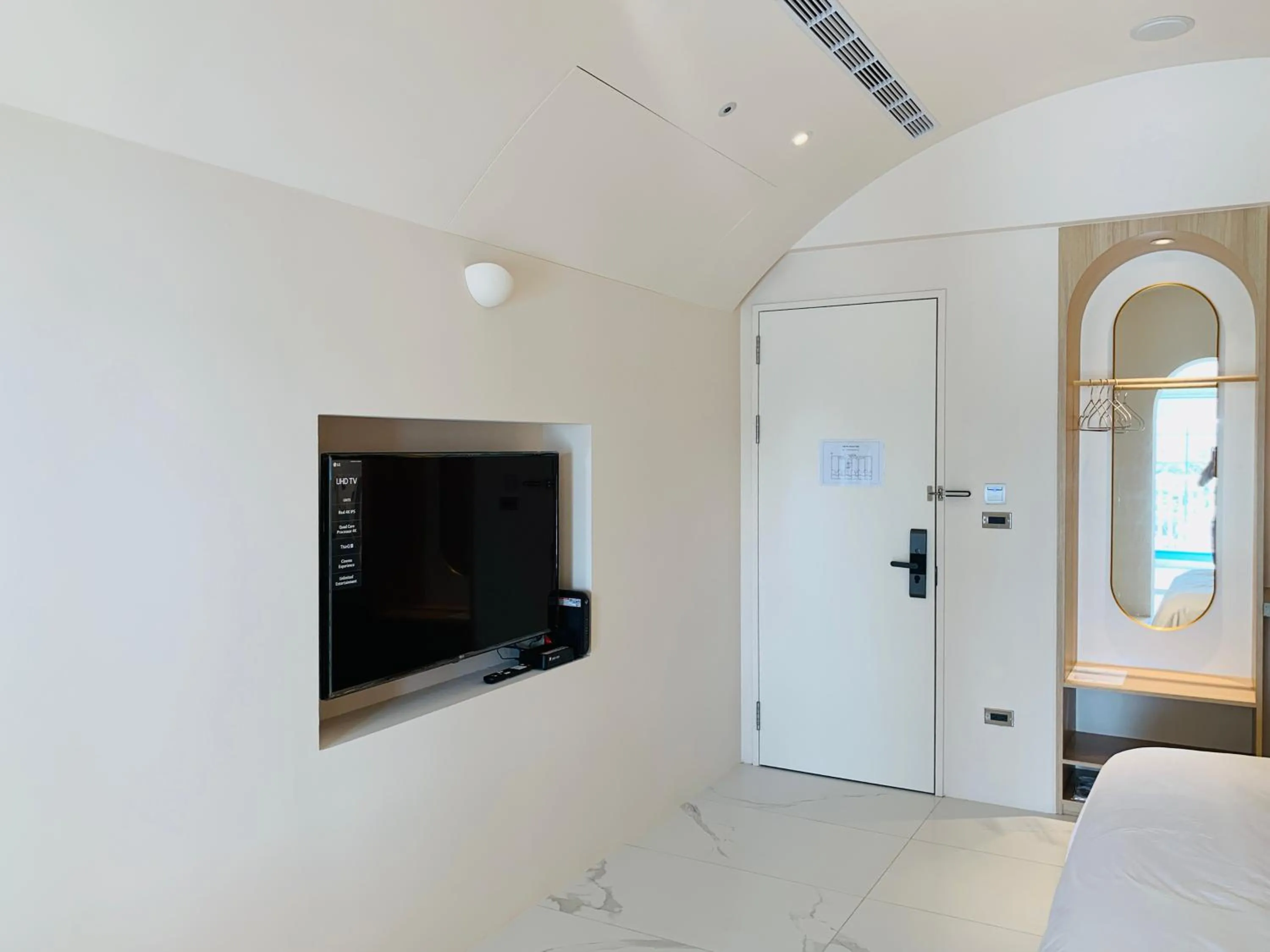 Bed in Little Greece