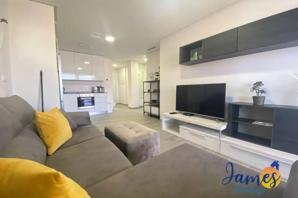 Green Hills Getaway Apart with Pools & Spa EB7