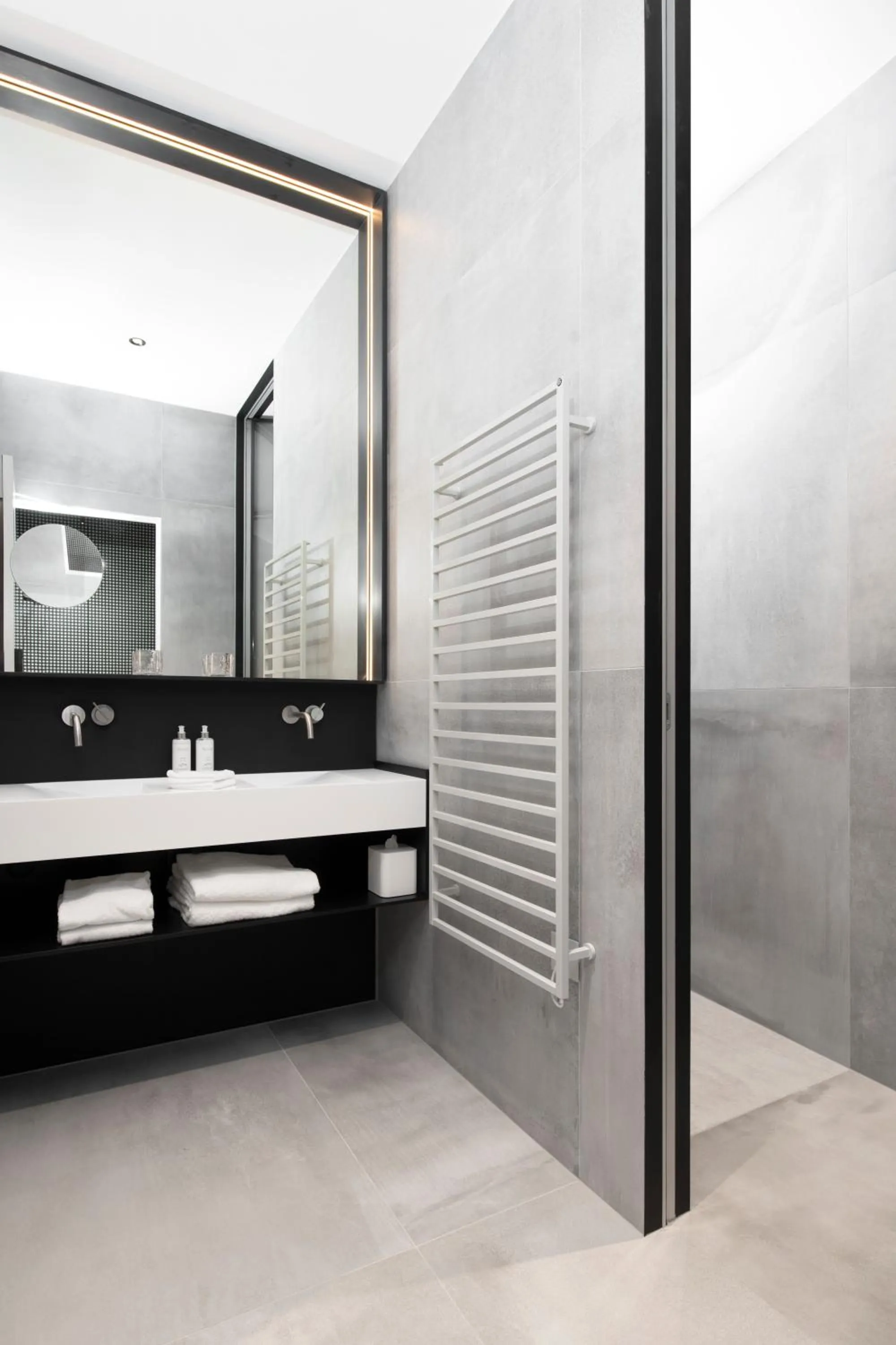 Bathroom in Hôtel des Horlogers