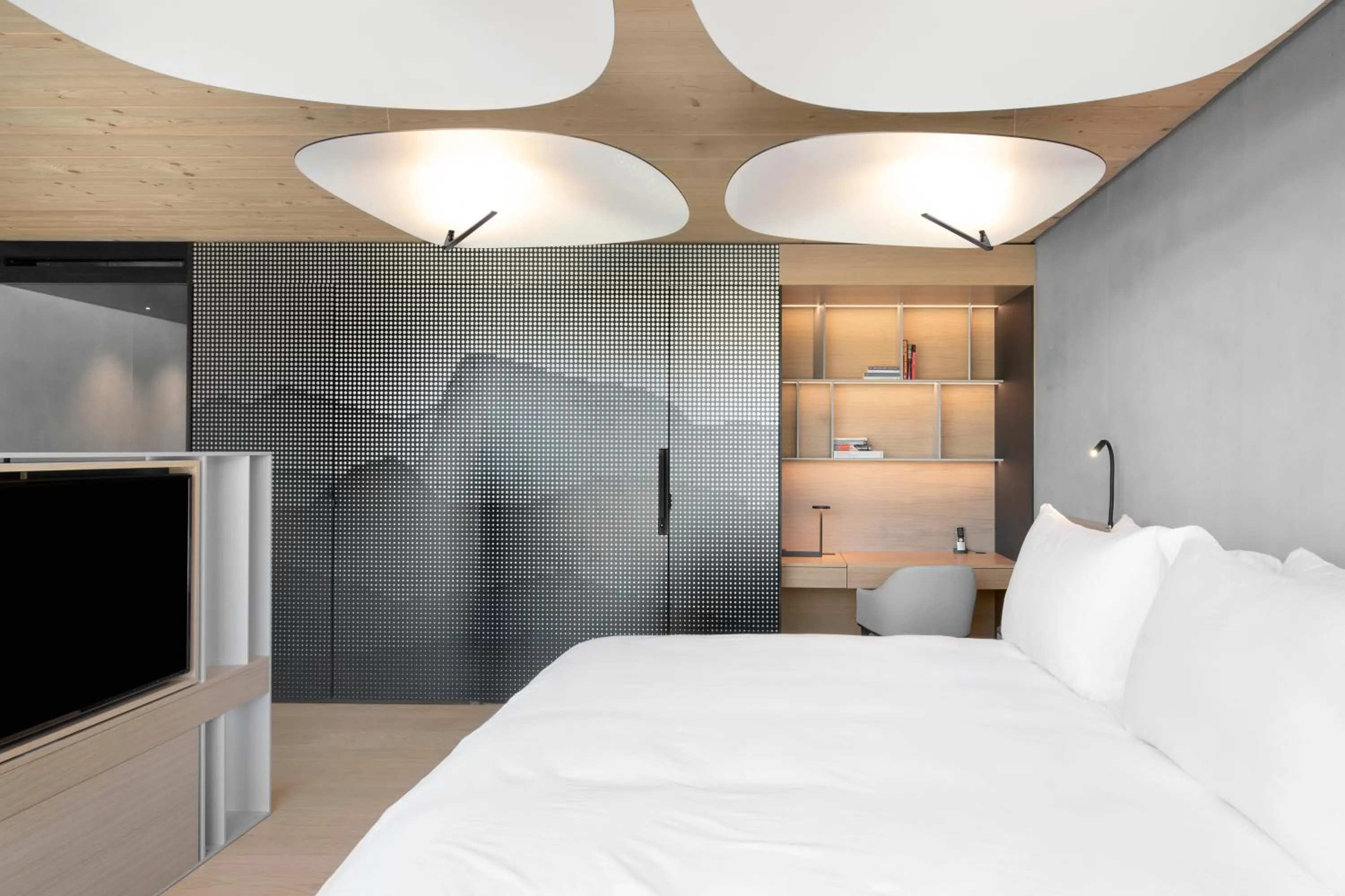 Photo of the whole room, Bed in Hôtel des Horlogers