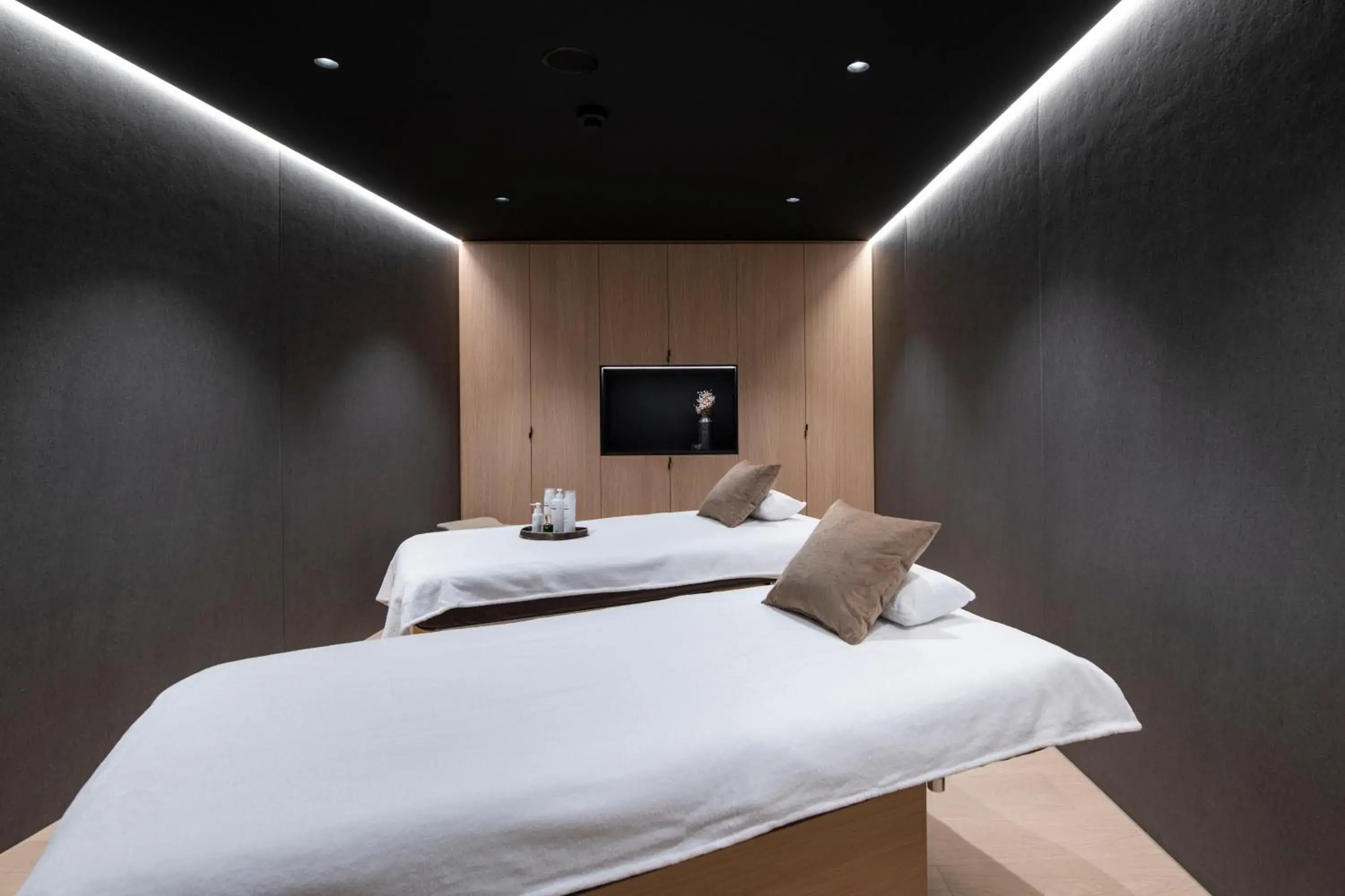 Massage, Bed in Hôtel des Horlogers Massage, Bed in Hôtel des Horlogers