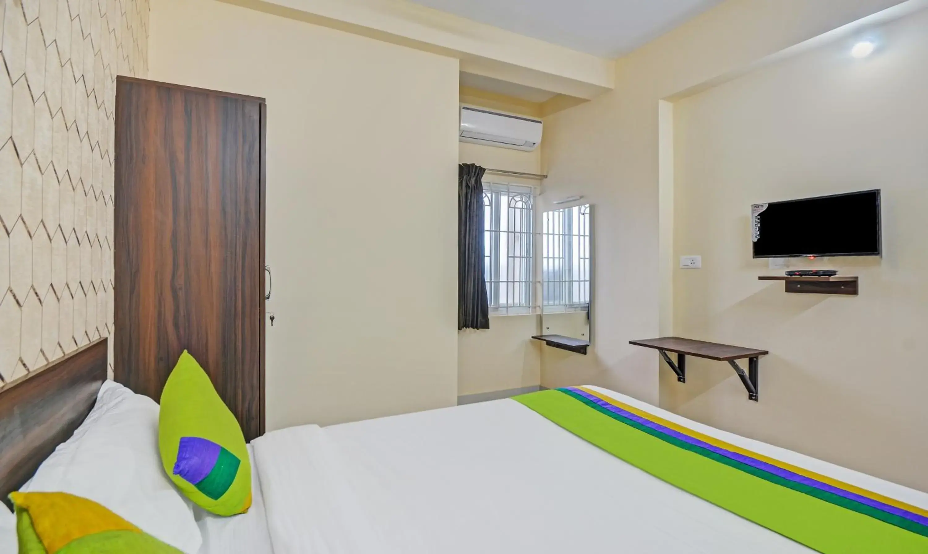 Bedroom, Bed in Treebo Everest Residency Tidel Park, 15 Mins From Coimbatore International Airport Bedroom, Bed in Treebo Everest Residency Tidel Park, 15 Mins From Coimbatore International Airport