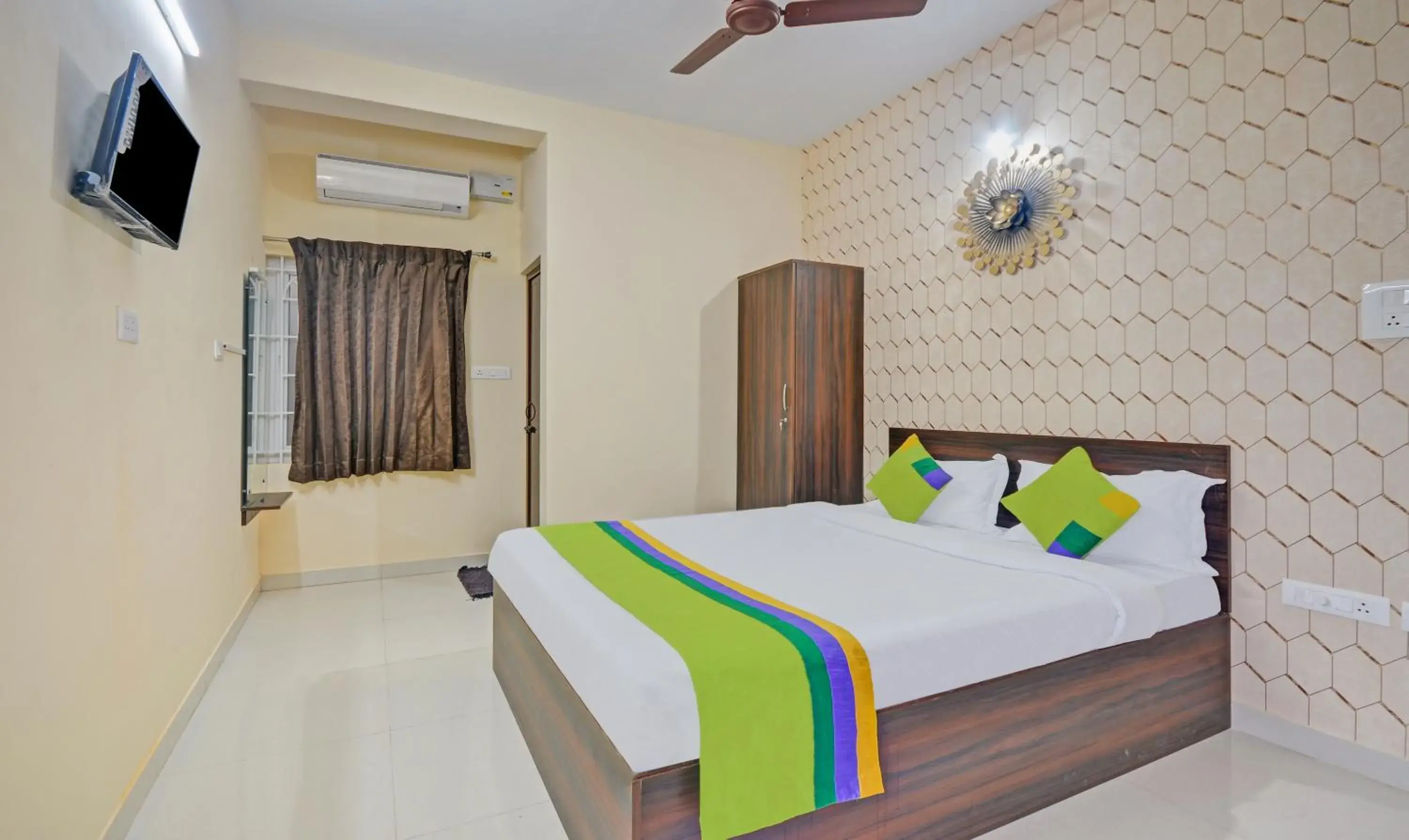 Superior Double Room - single occupancy in Treebo Everest Residency Tidel Park, 15 Mins From Coimbatore International Airport Superior Double Room - single occupancy in Treebo Everest Residency Tidel Park, 15 Mins From Coimbatore International Airport