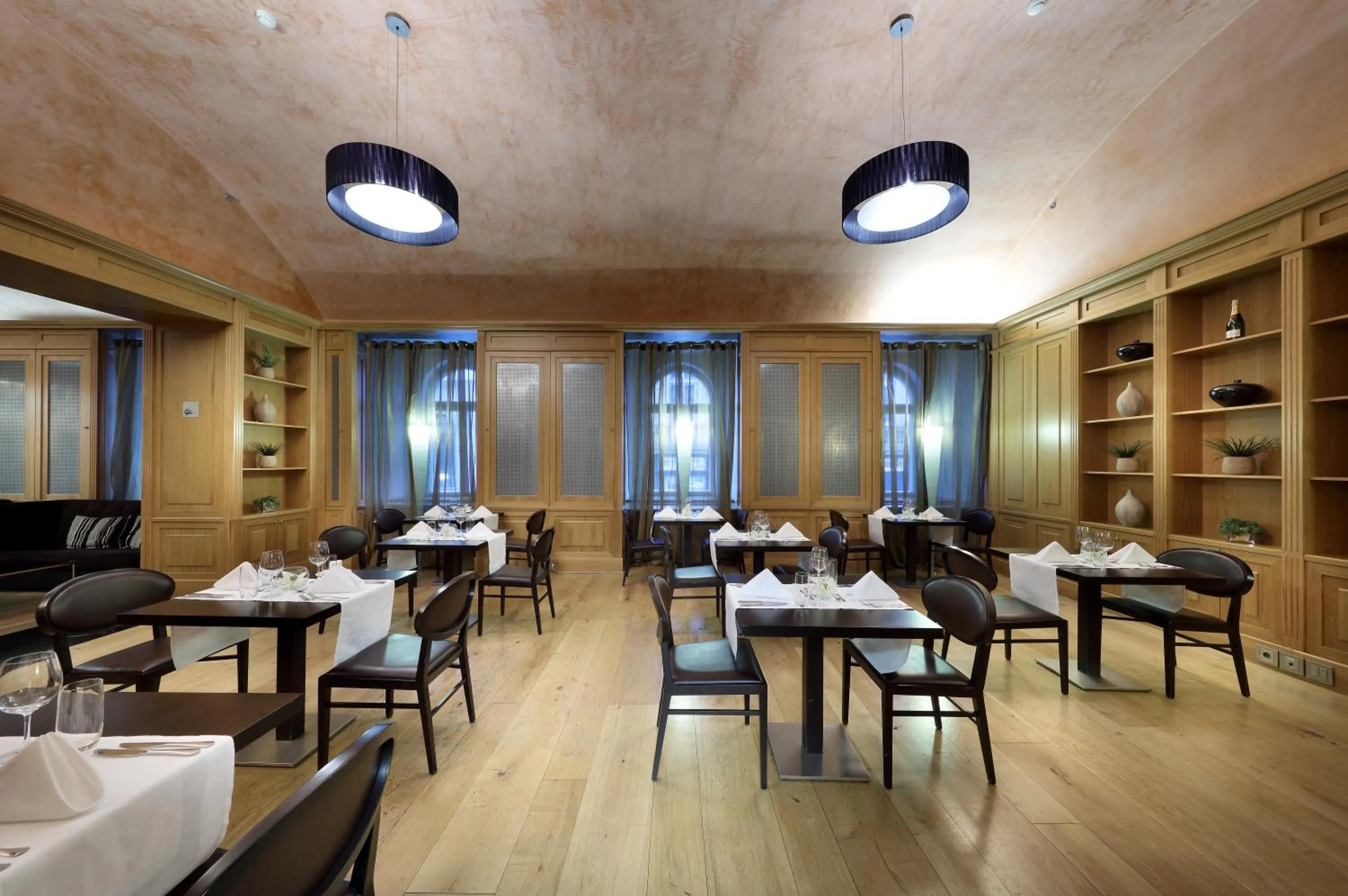 Restaurant/places to eat in Eurostars Thalia