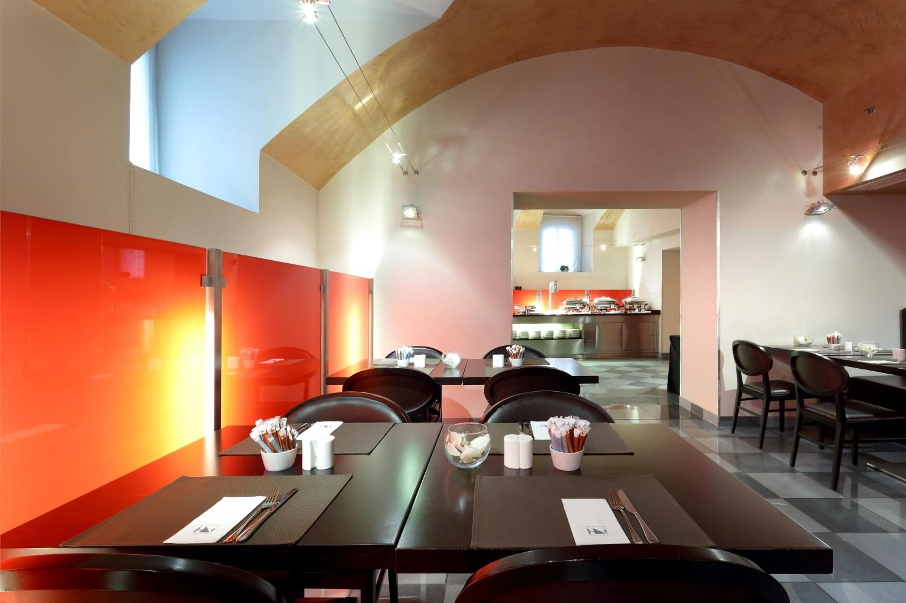 Restaurant/places to eat in Eurostars Thalia