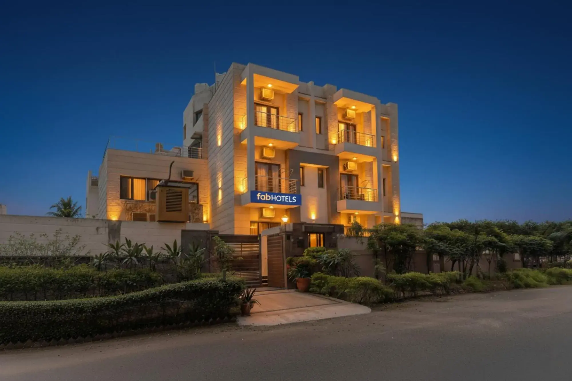 Property building in FabHotel Phoenix Hospitality Near DLF Cyber Hub & Metro, Gurugram Property building in FabHotel Phoenix Hospitality Near DLF Cyber Hub & Metro, Gurugram