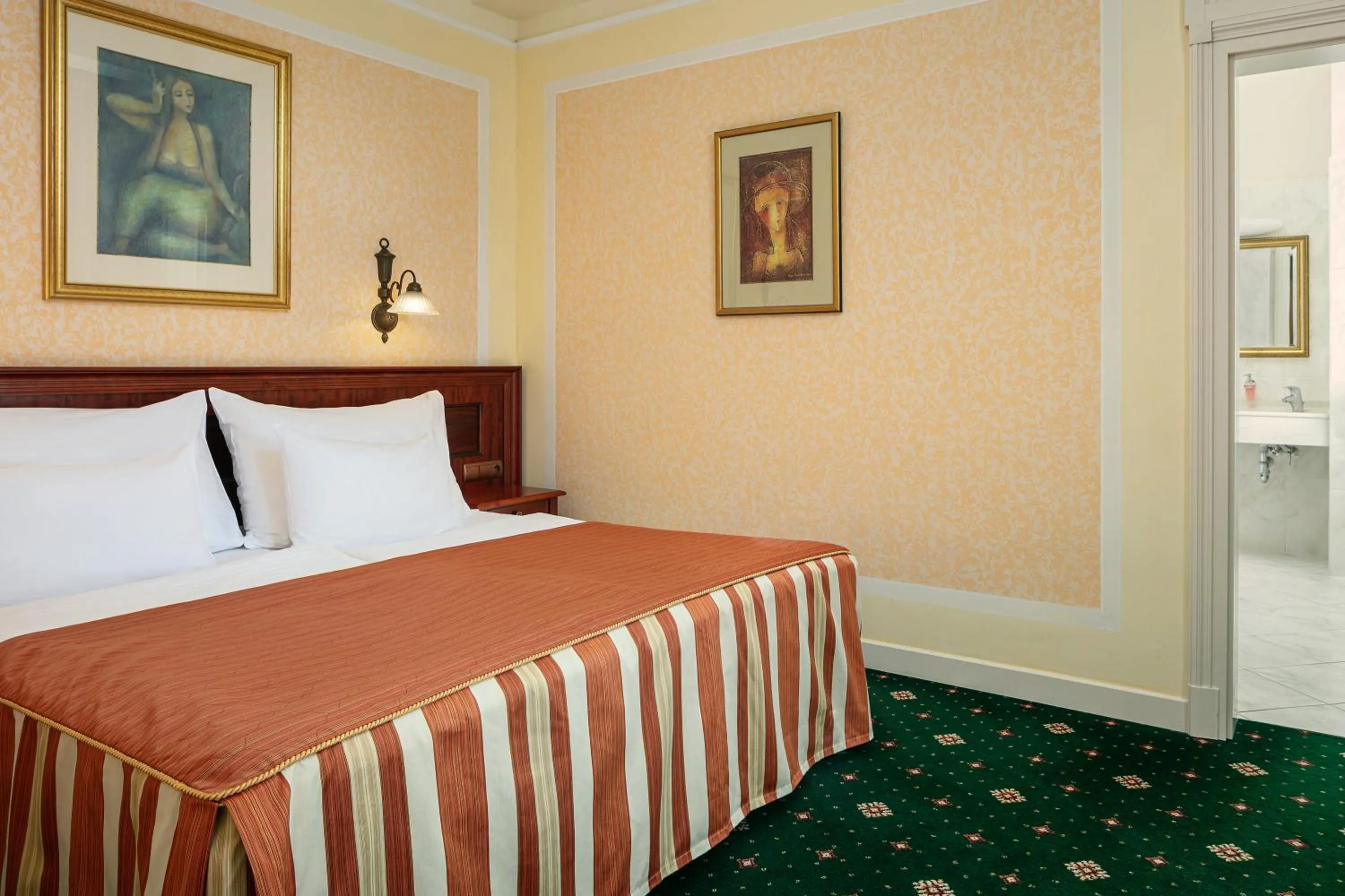 Bedroom, Bed in Humboldt Park Hotel & Spa