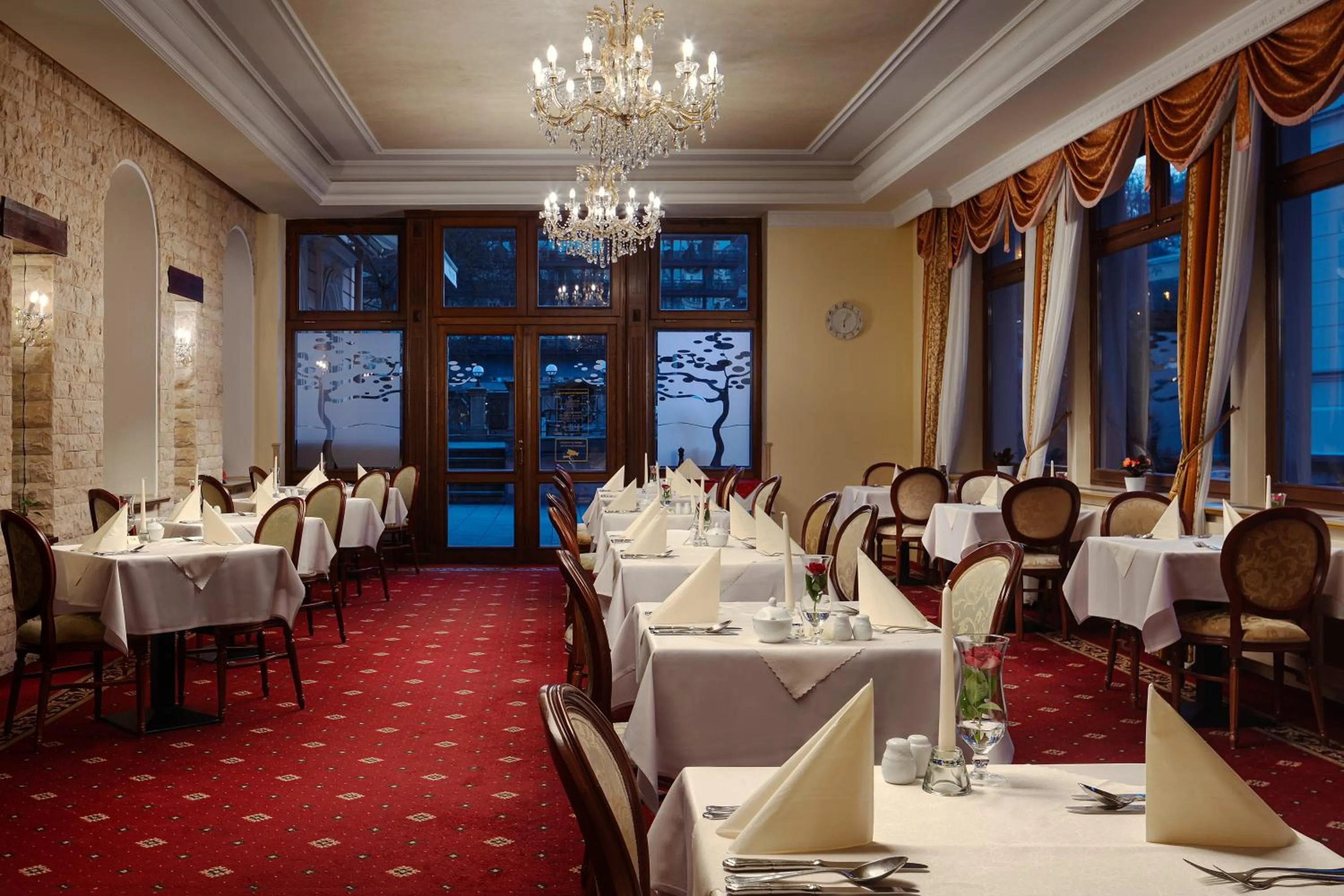 Restaurant/places to eat in Humboldt Park Hotel & Spa